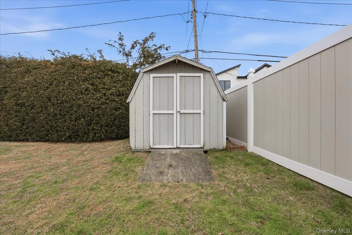 17 Wilson Lane, Oyster Bay, NY, 3 Bedrooms Bedrooms, 7 Rooms Rooms,1 BathroomBathrooms,Residential Sale,For Rent,Wilson,0,953751 17 Wilson Lane, Oyster Bay, NY, 3 Bedrooms Bedrooms, 7 Rooms Rooms,1 BathroomBathrooms,Residential Sale,For Rent,Wilson,0,953751