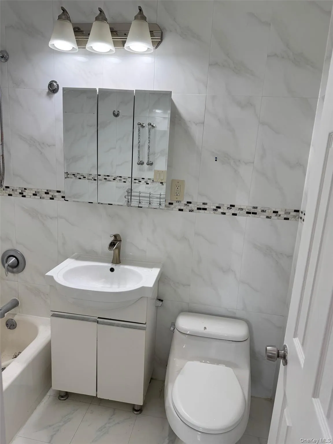 8762 Little Neck Parkway, New York, NY, 3 Bedrooms Bedrooms, 7 Rooms Rooms,1 BathroomBathrooms,Residential Lease,Idx,Little Neck,0,953766 8762 Little Neck Parkway, New York, NY, 3 Bedrooms Bedrooms, 7 Rooms Rooms,1 BathroomBathrooms,Residential Lease,Idx,Little Neck,0,953766