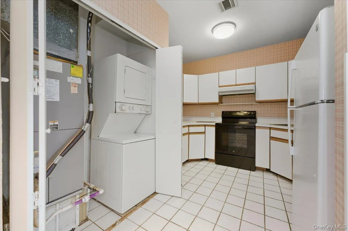 100 Daly Boulevard, Hempstead, NY, 1 Bedroom Bedrooms, 4 Rooms Rooms,1 BathroomBathrooms,Residential Lease,For Rent,Daly,0,953778 100 Daly Boulevard, Hempstead, NY, 1 Bedroom Bedrooms, 4 Rooms Rooms,1 BathroomBathrooms,Residential Lease,For Rent,Daly,0,953778