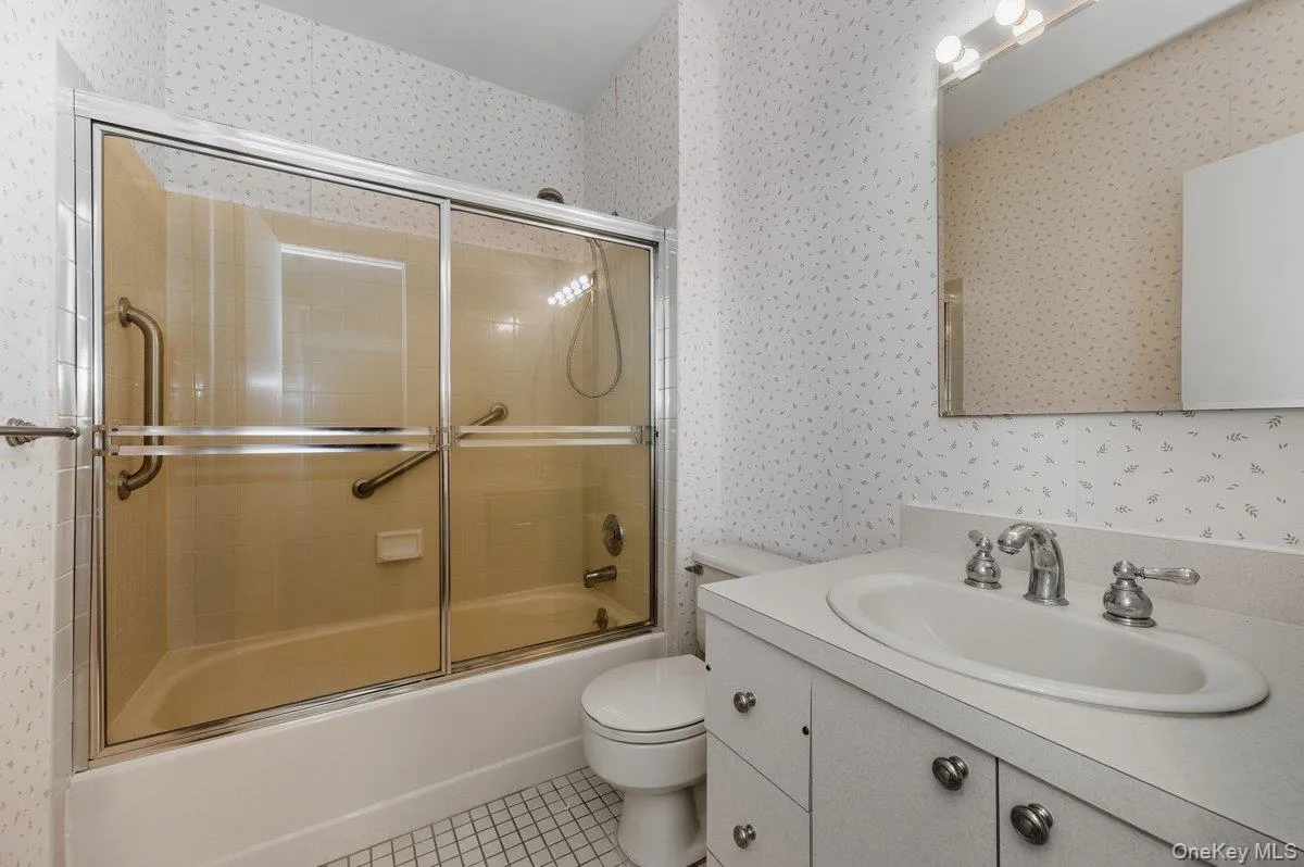 100 Daly Boulevard, Hempstead, NY, 1 Bedroom Bedrooms, 4 Rooms Rooms,1 BathroomBathrooms,Residential Lease,For Rent,Daly,0,953778 100 Daly Boulevard, Hempstead, NY, 1 Bedroom Bedrooms, 4 Rooms Rooms,1 BathroomBathrooms,Residential Lease,For Rent,Daly,0,953778