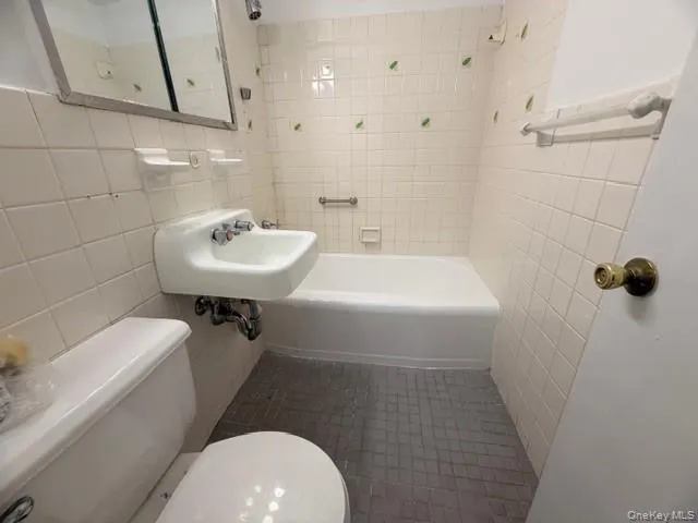 98-20 62nd Drive, New York, NY, 1 Bedroom Bedrooms, 4 Rooms Rooms,1 BathroomBathrooms,Residential Lease,For Rent,62nd,0,953802 98-20 62nd Drive, New York, NY, 1 Bedroom Bedrooms, 4 Rooms Rooms,1 BathroomBathrooms,Residential Lease,For Rent,62nd,0,953802