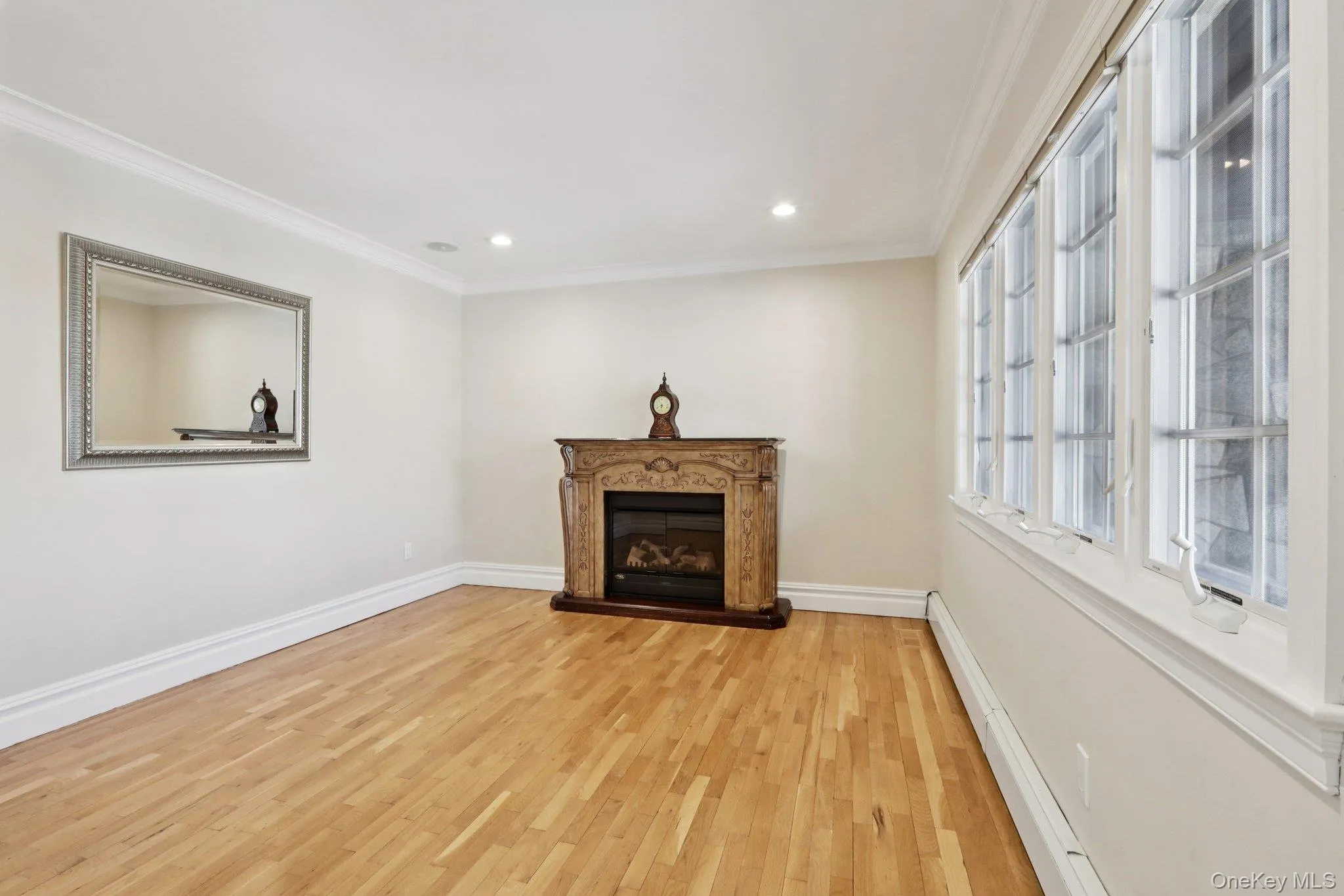Electric fireplace stays. Electric fireplace stays.