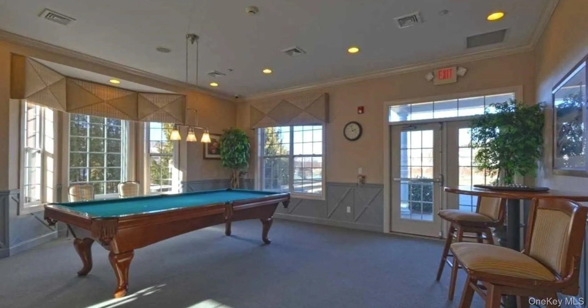 Enjoy your private Billiards room. Enjoy your private Billiards room.