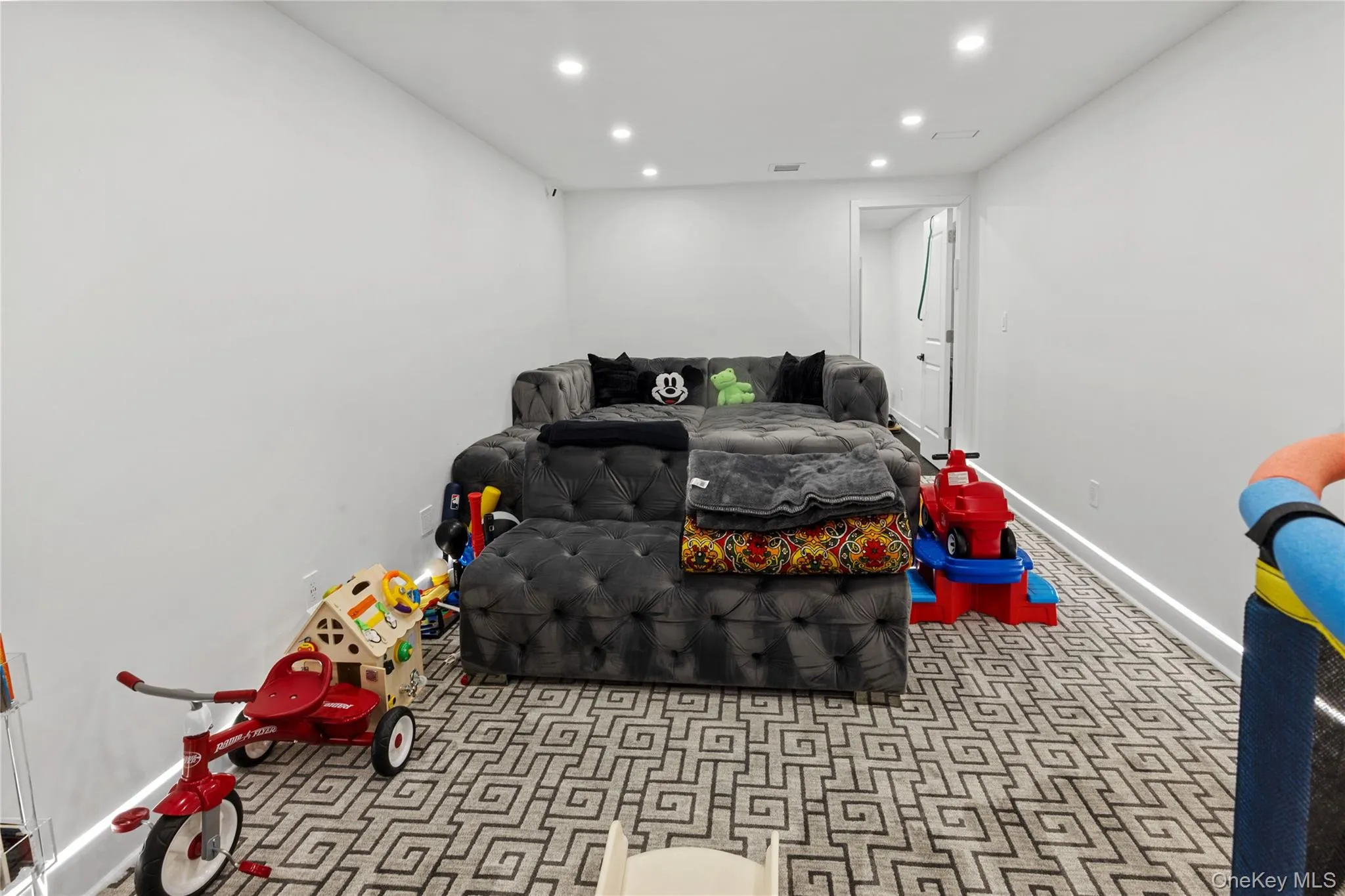 24 Chestnut Lane, Oyster Bay, NY, 3 Bedrooms Bedrooms, 7 Rooms Rooms,2 BathroomsBathrooms,Residential,For Rent,Chestnut,0,953870 24 Chestnut Lane, Oyster Bay, NY, 3 Bedrooms Bedrooms, 7 Rooms Rooms,2 BathroomsBathrooms,Residential,For Rent,Chestnut,0,953870