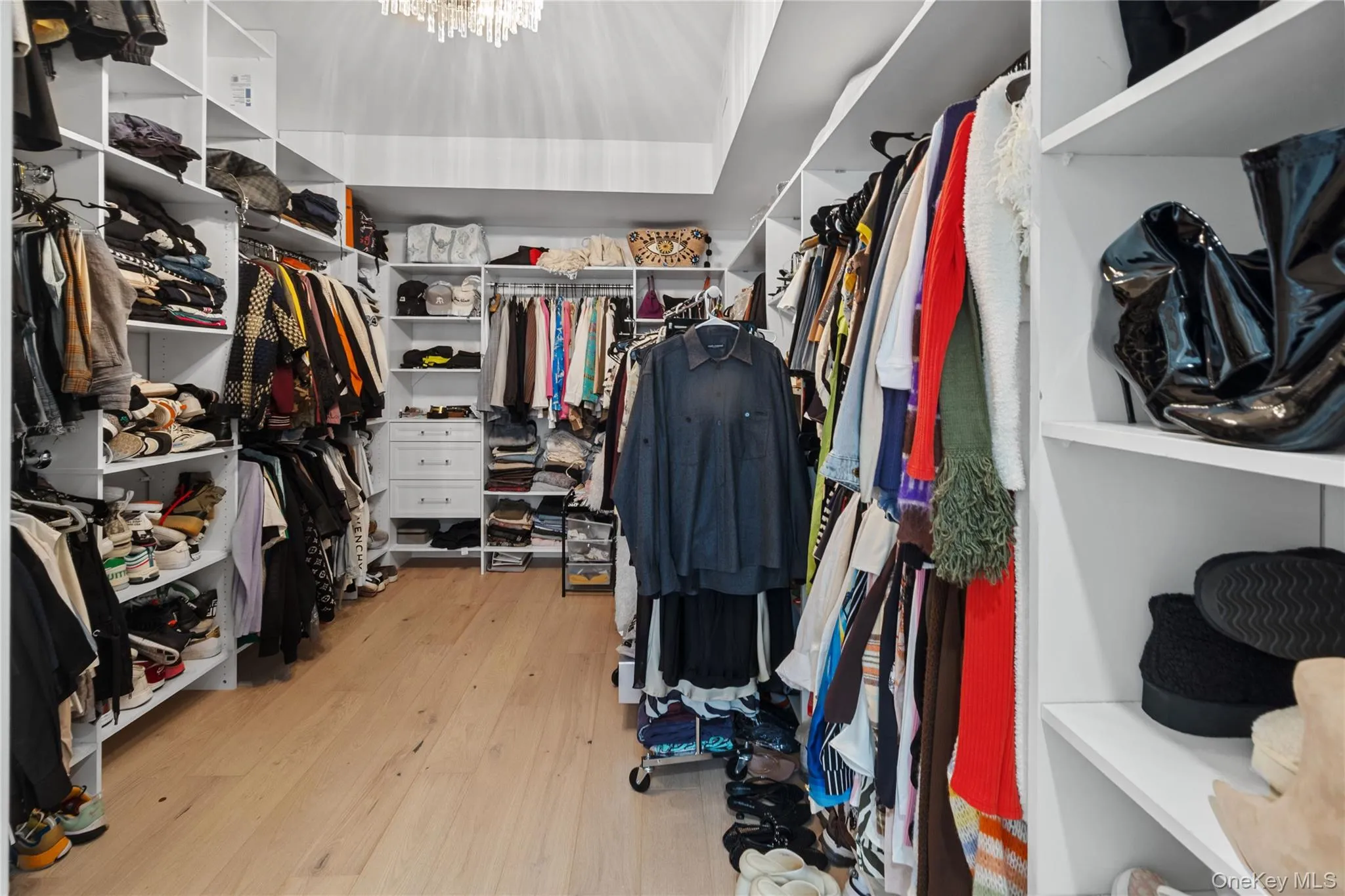 Ensuite Closet Ensuite Closet