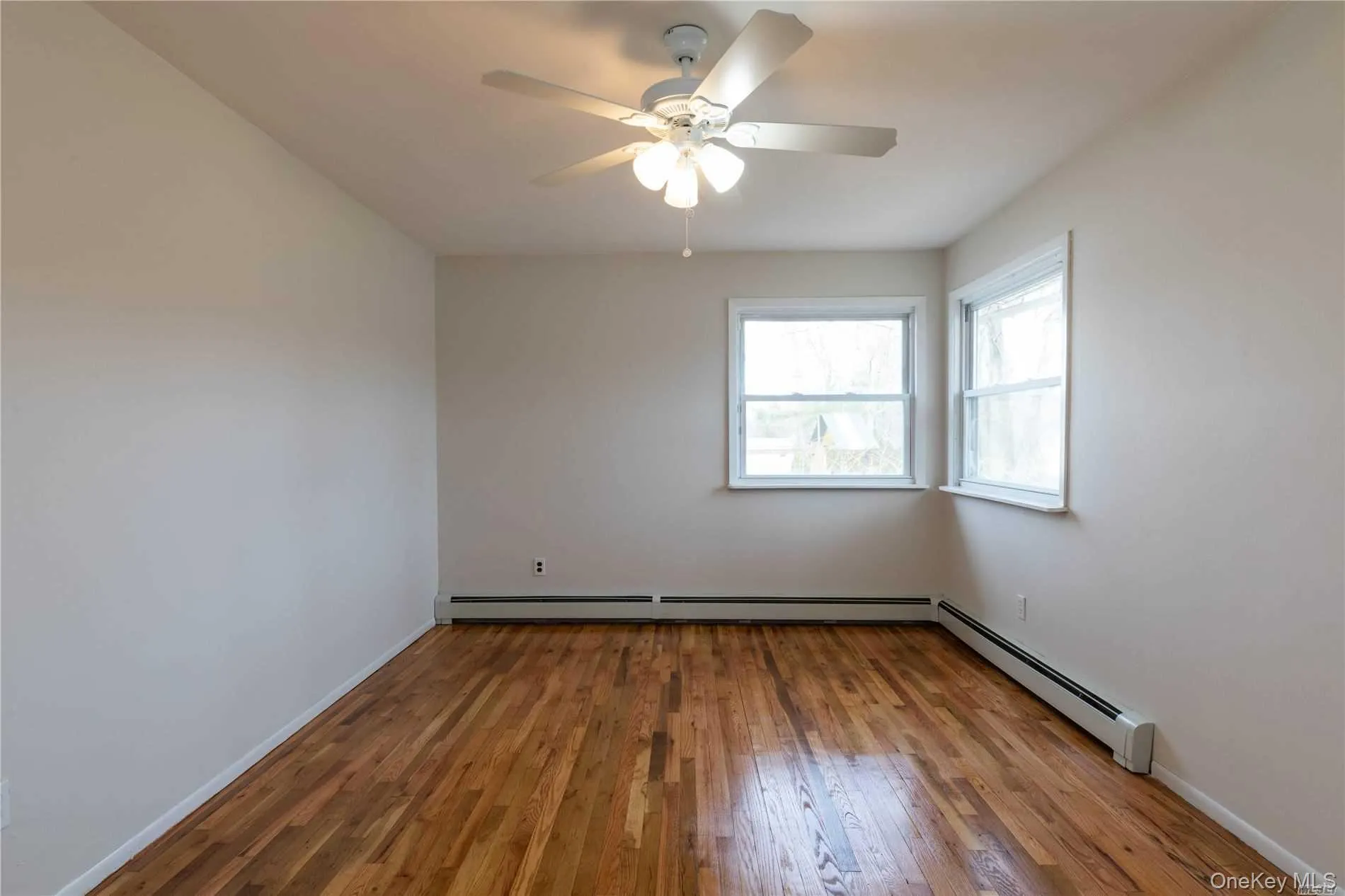 Photos were taken in 2020 before current tenants moved in. Photos were taken in 2020 before current tenants moved in.