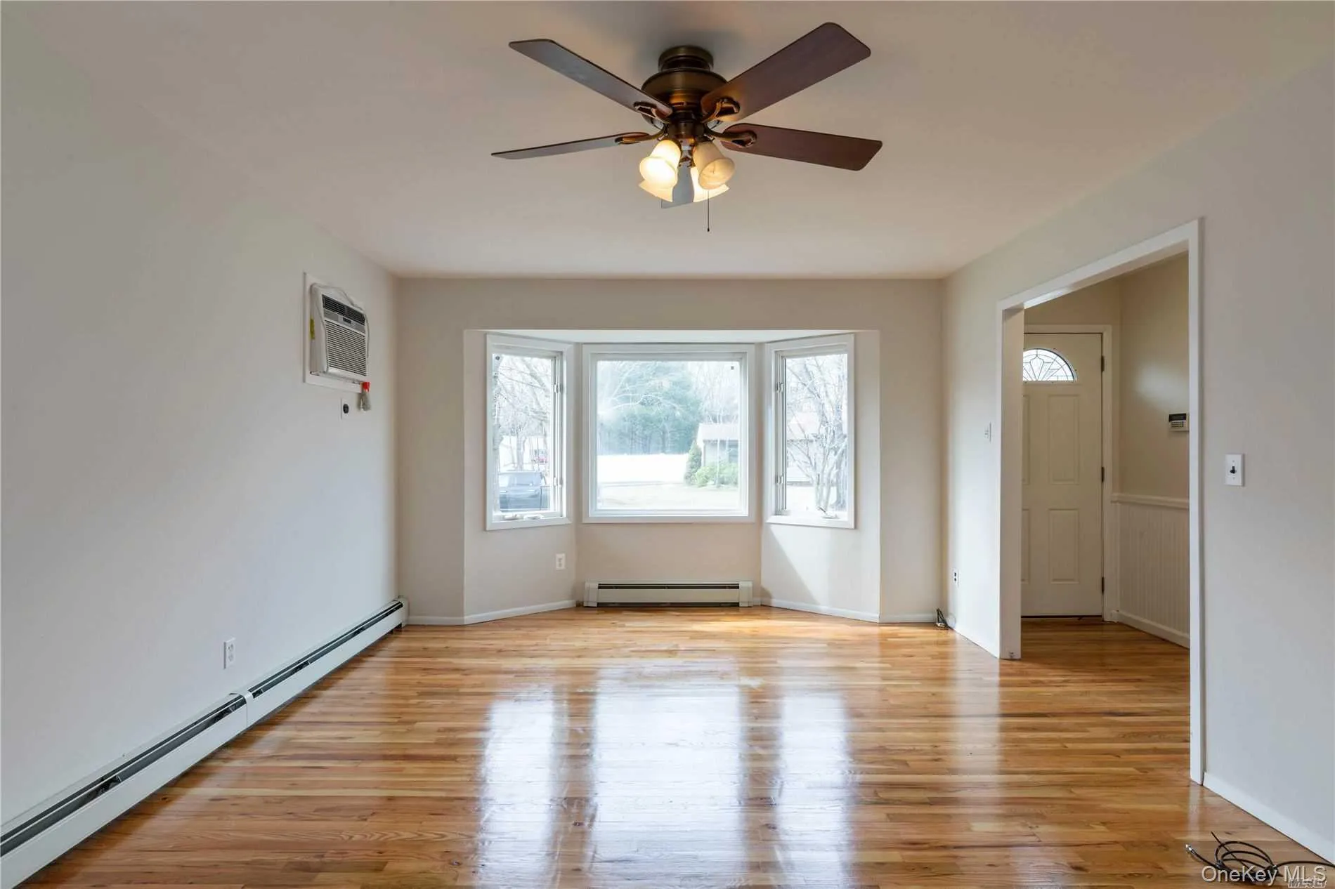 Photos were taken in 2020 before current tenants moved in. Photos were taken in 2020 before current tenants moved in.