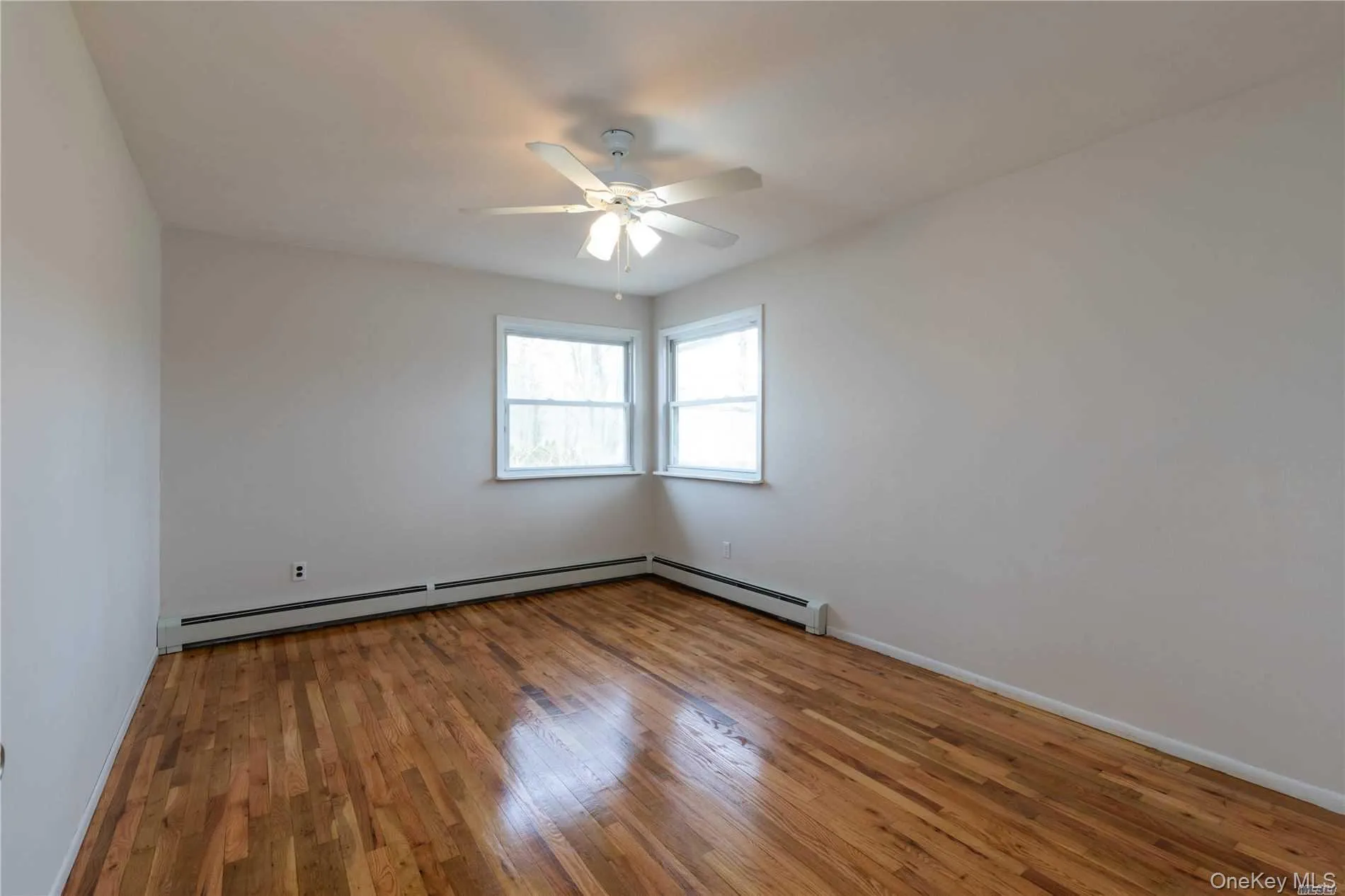 Photos were taken in 2020 before current tenants moved in. Photos were taken in 2020 before current tenants moved in.