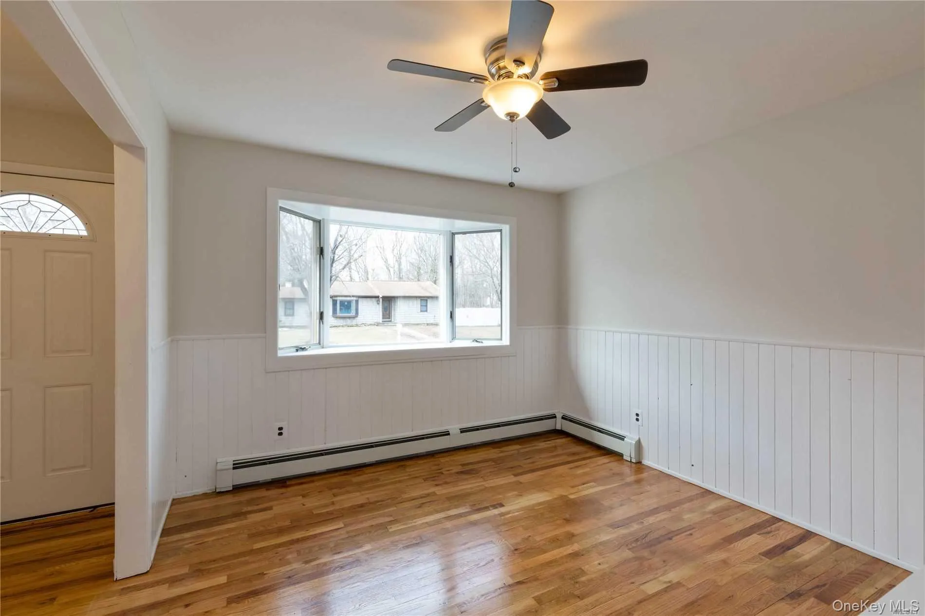 Photos were taken in 2020 before current tenants moved in. Photos were taken in 2020 before current tenants moved in.