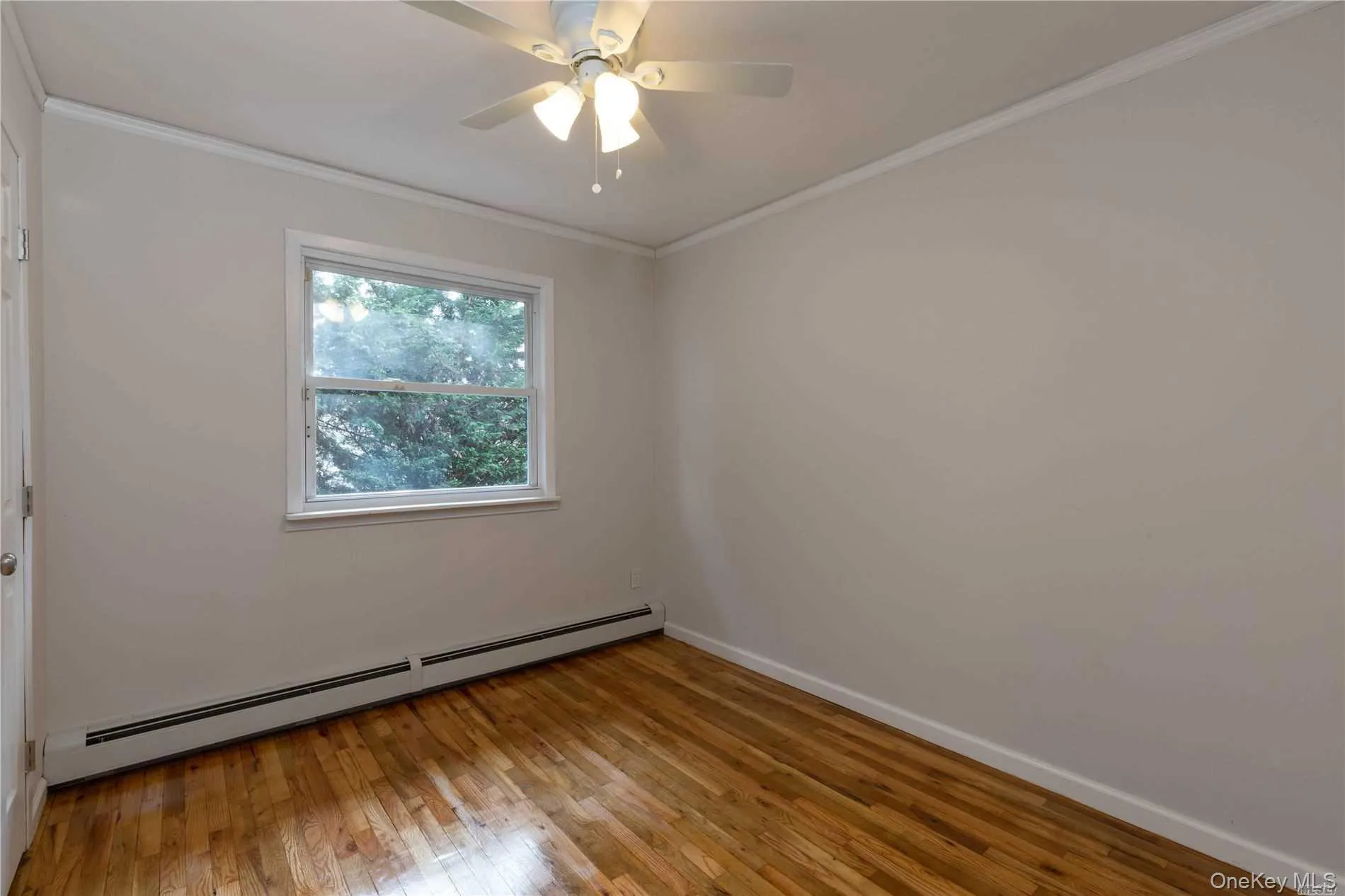 Photos were taken in 2020 before current tenants moved in. Photos were taken in 2020 before current tenants moved in.