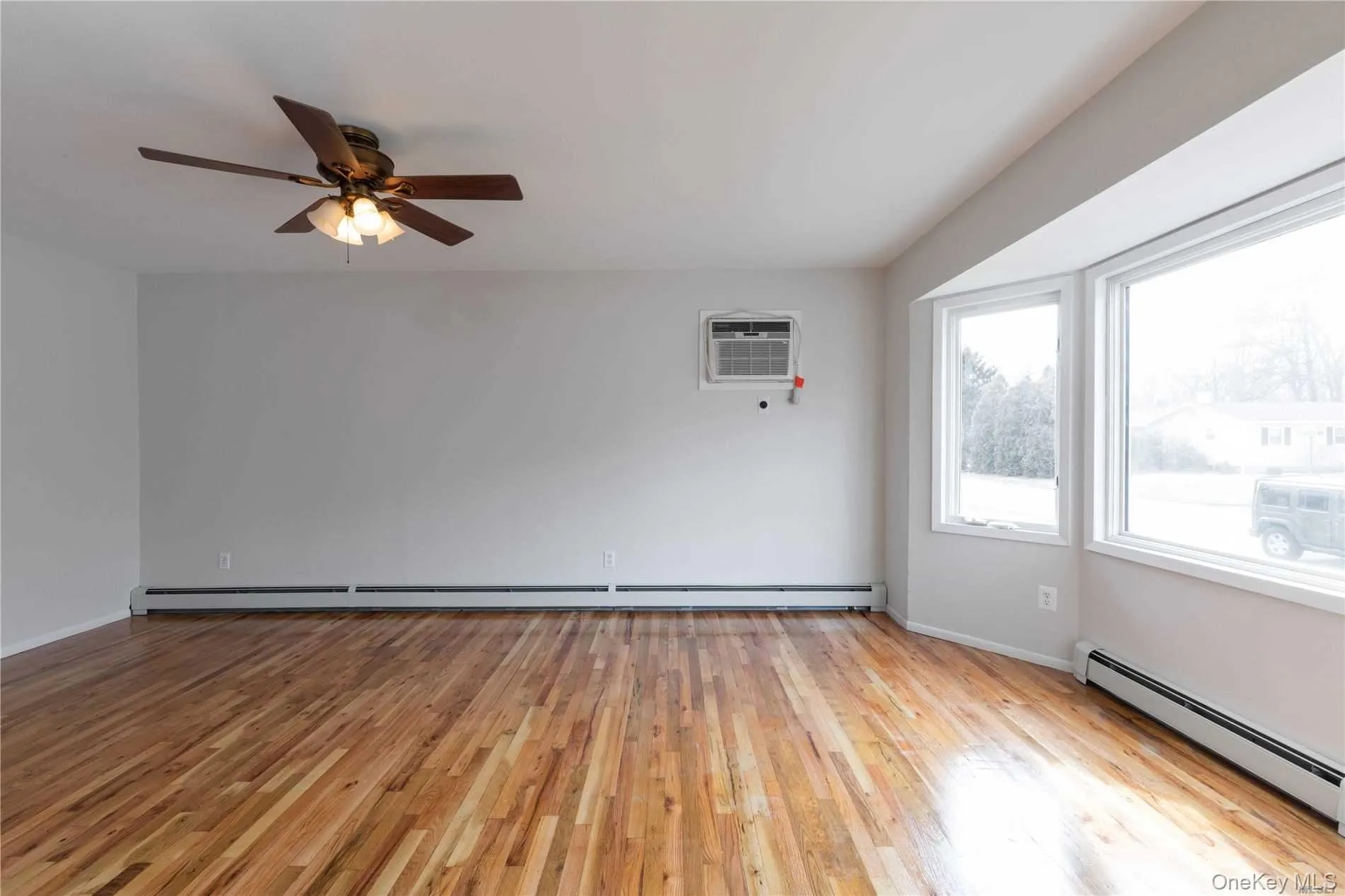 Photos were taken in 2020 before current tenants moved in. Photos were taken in 2020 before current tenants moved in.