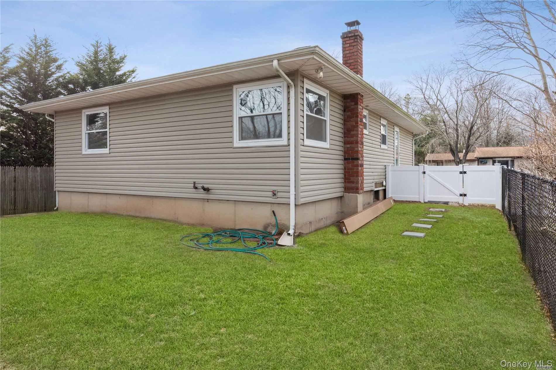 Photos were taken in 2020 before current tenants moved in. Photos were taken in 2020 before current tenants moved in.