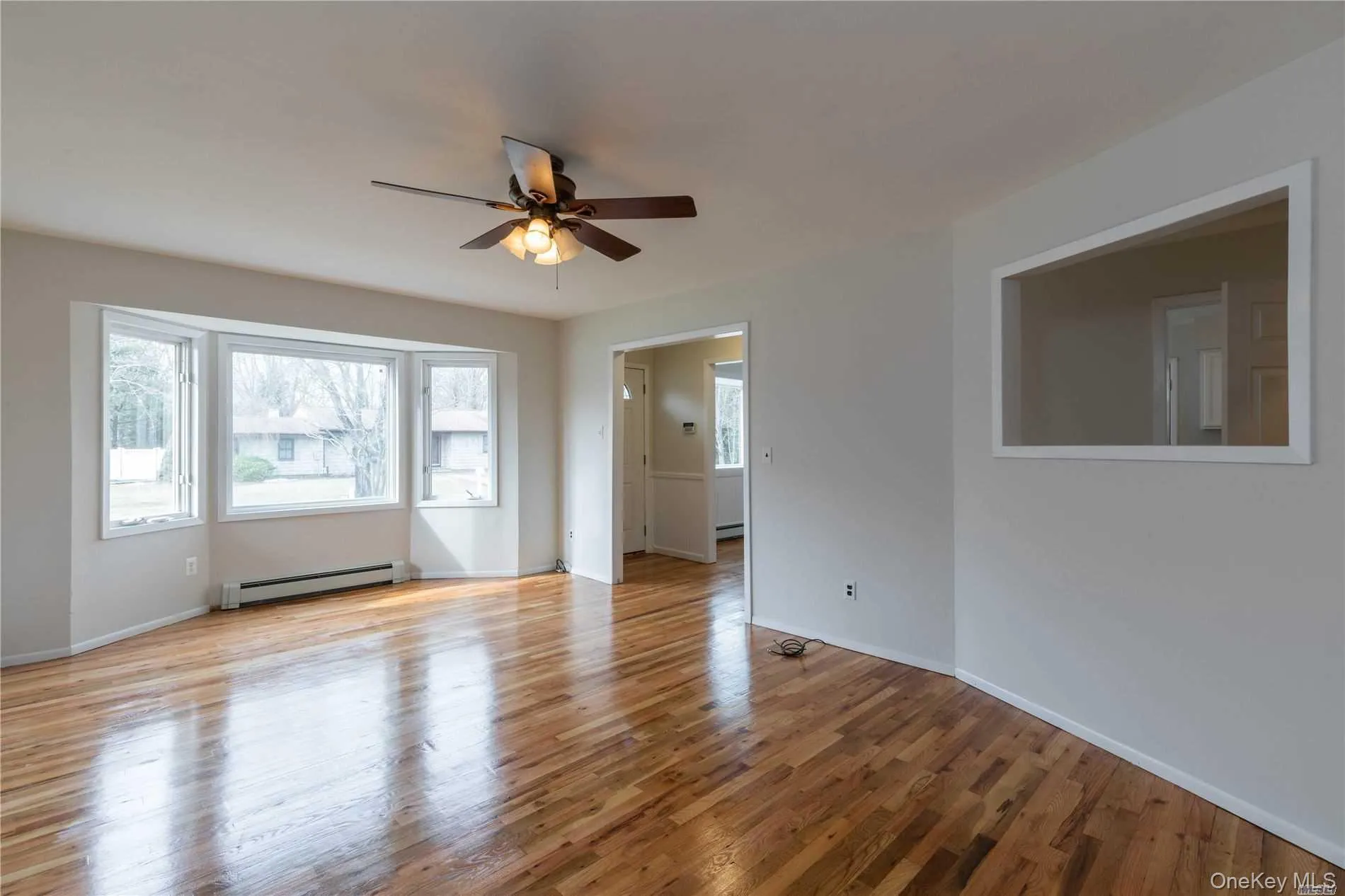 Photos were taken in 2020 before current tenants moved in. Photos were taken in 2020 before current tenants moved in.