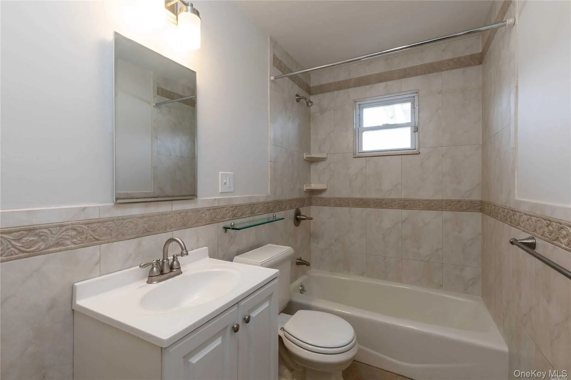Photos were taken in 2020 before current tenants moved in. Photos were taken in 2020 before current tenants moved in.