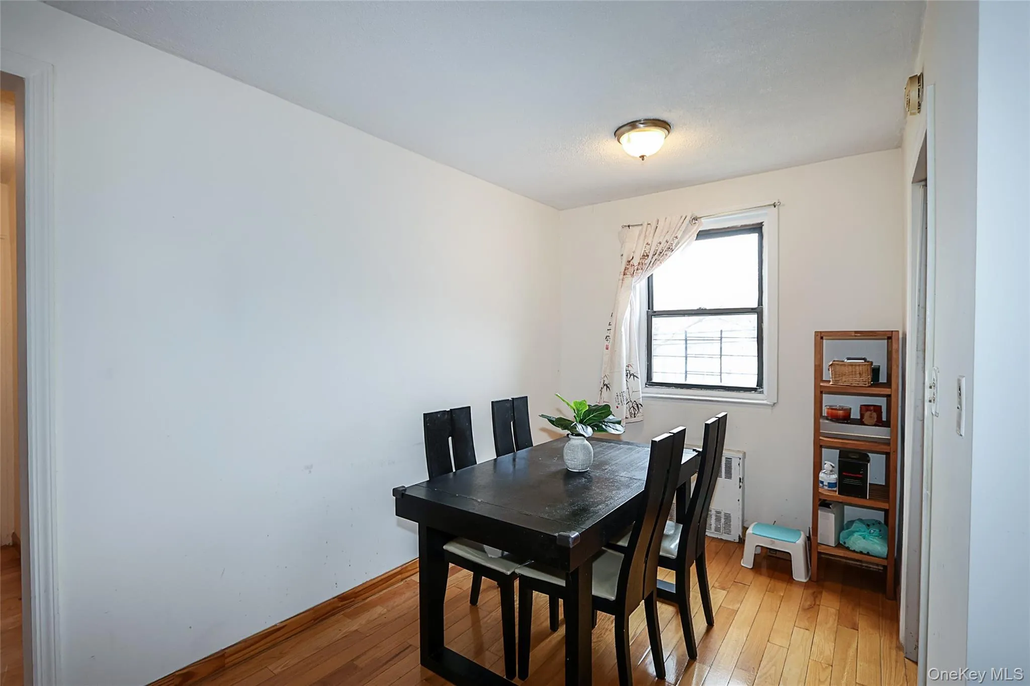 196-23 73rd Ave, New York, NY, 2 Bedrooms Bedrooms, 4 Rooms Rooms,1 BathroomBathrooms,Residential Sale,For Rent,73rd Ave,0,953947 196-23 73rd Ave, New York, NY, 2 Bedrooms Bedrooms, 4 Rooms Rooms,1 BathroomBathrooms,Residential Sale,For Rent,73rd Ave,0,953947