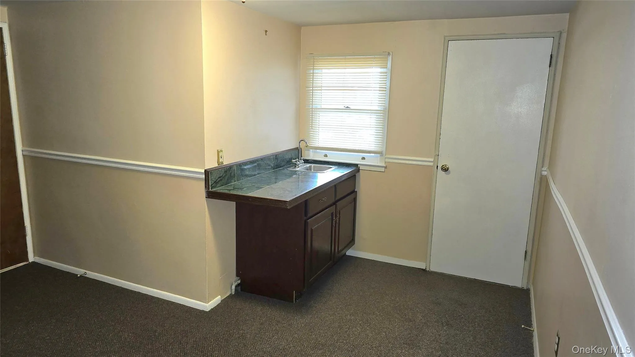 Office with bar Office with bar