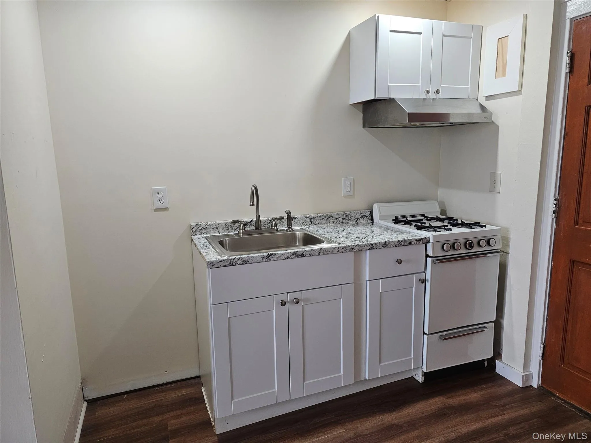 2A Somerset Avenue, Islip, NY, 1 Bedroom Bedrooms, 2 Rooms Rooms,1 BathroomBathrooms,Residential Lease,Idx,Somerset,0,953991 2A Somerset Avenue, Islip, NY, 1 Bedroom Bedrooms, 2 Rooms Rooms,1 BathroomBathrooms,Residential Lease,Idx,Somerset,0,953991