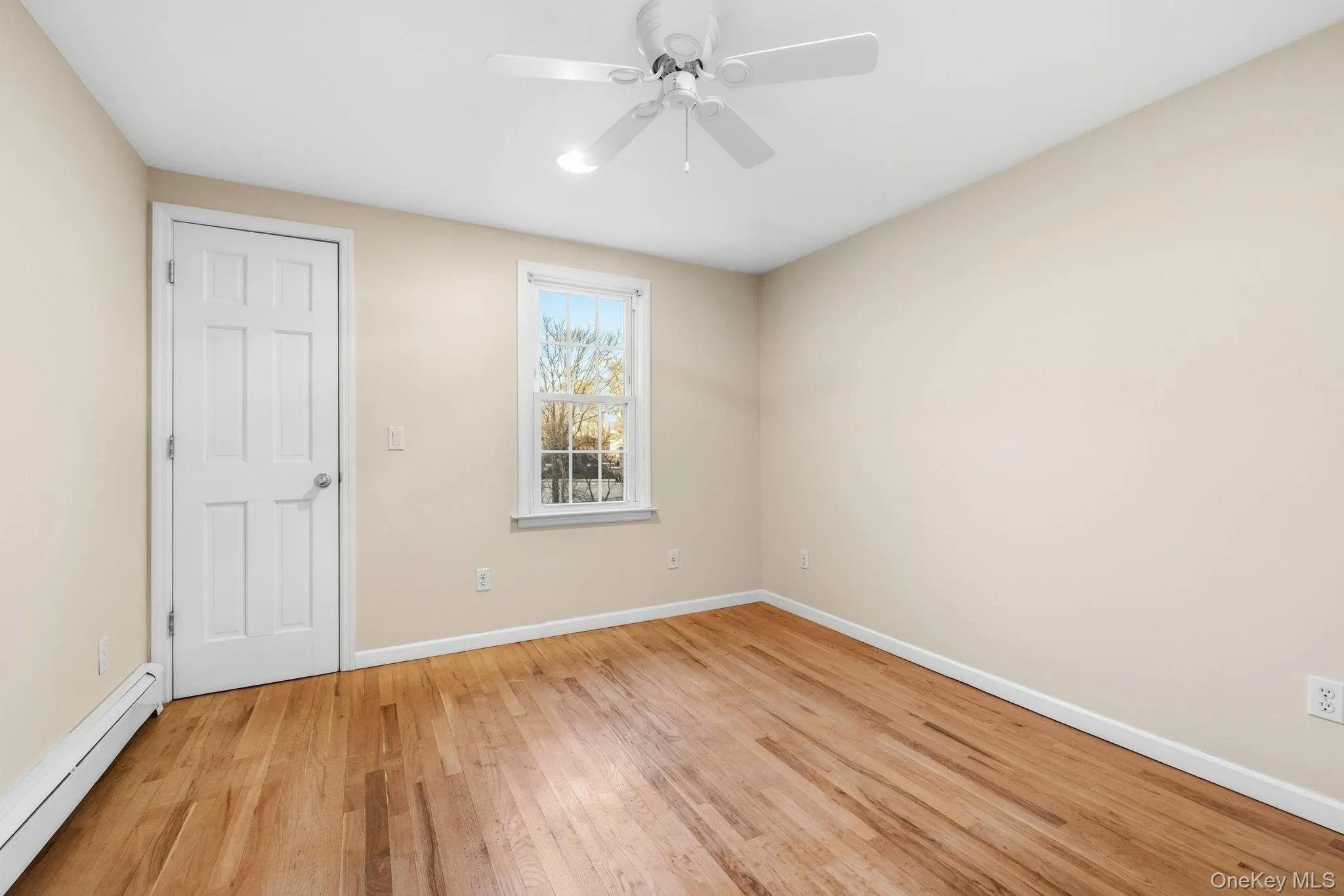 Bedroom with Hard Wood Floors Bedroom with Hard Wood Floors