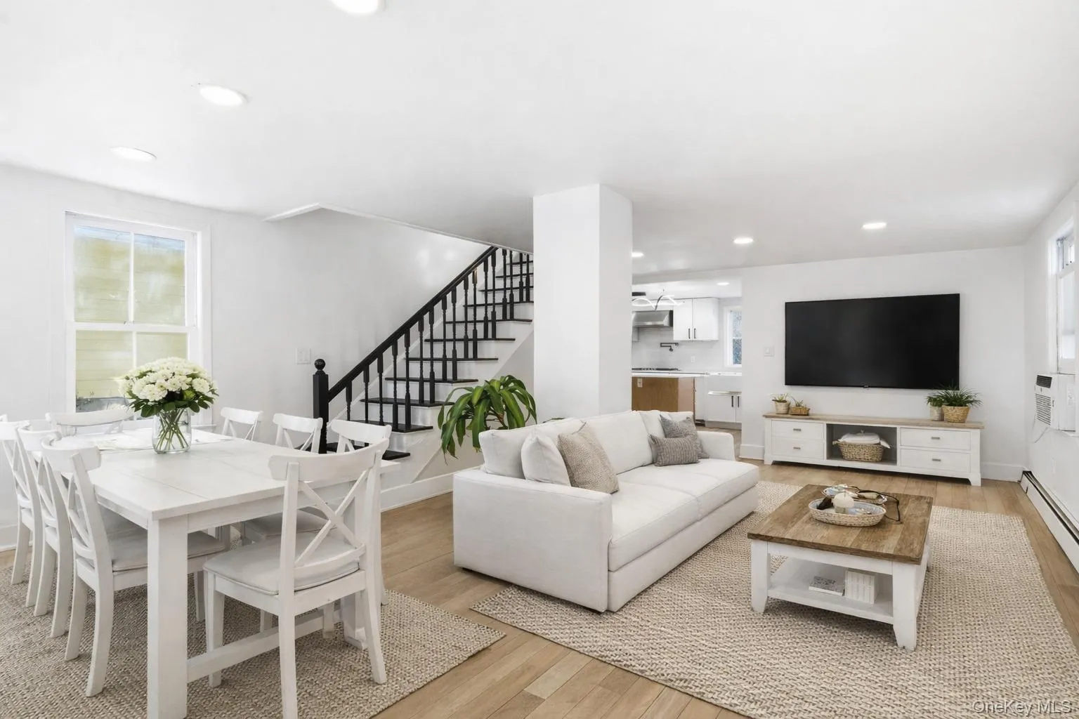 Living Room/Dining Room Living Room/Dining Room