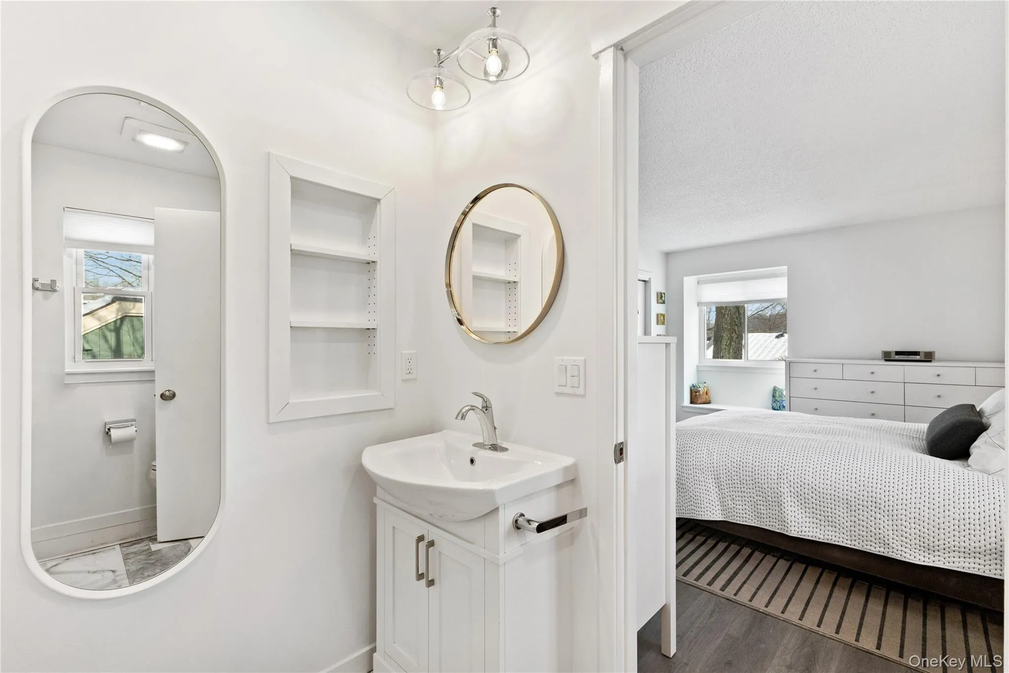 Shelving nook next to the sink. Shelving nook next to the sink.