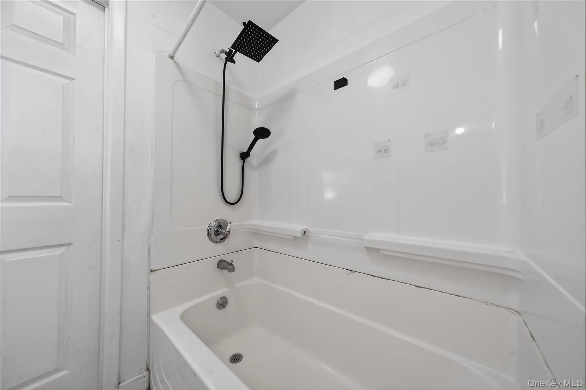 Full bathroom with bathtub / shower combination Full bathroom with bathtub / shower combination