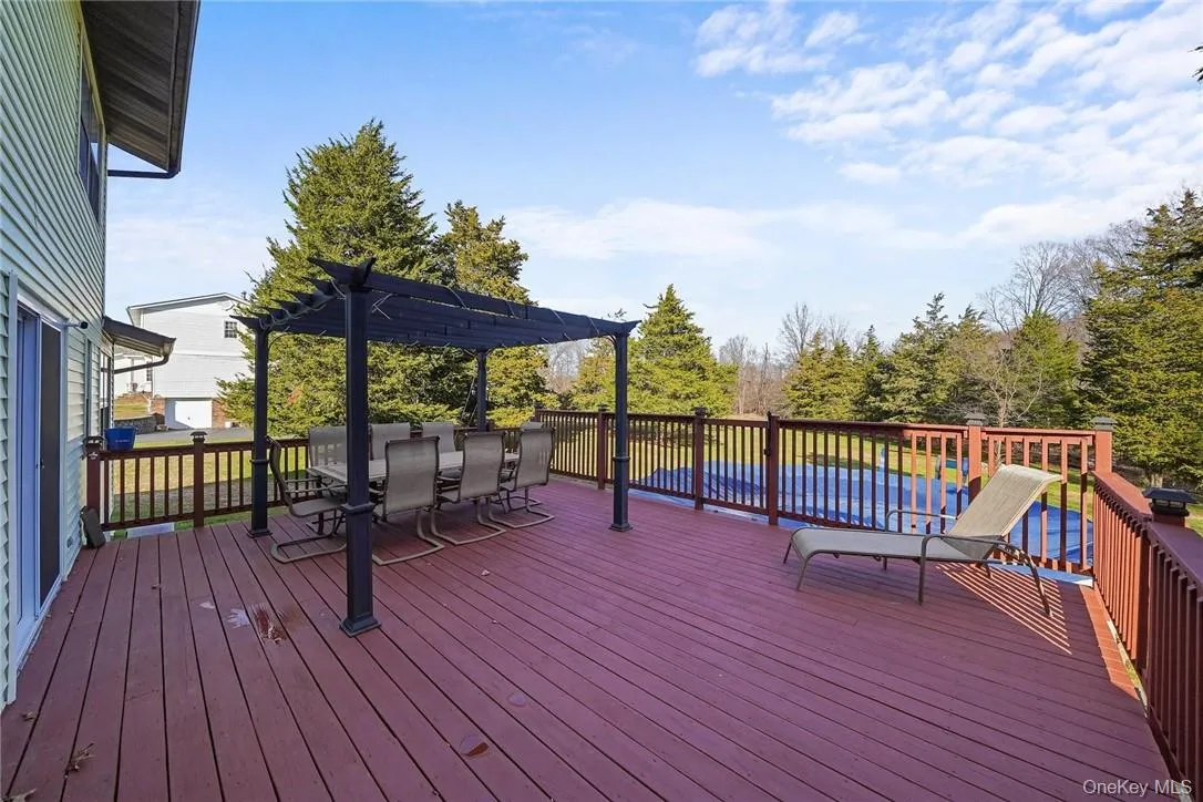 Deck with outdoor dining space Deck with outdoor dining space