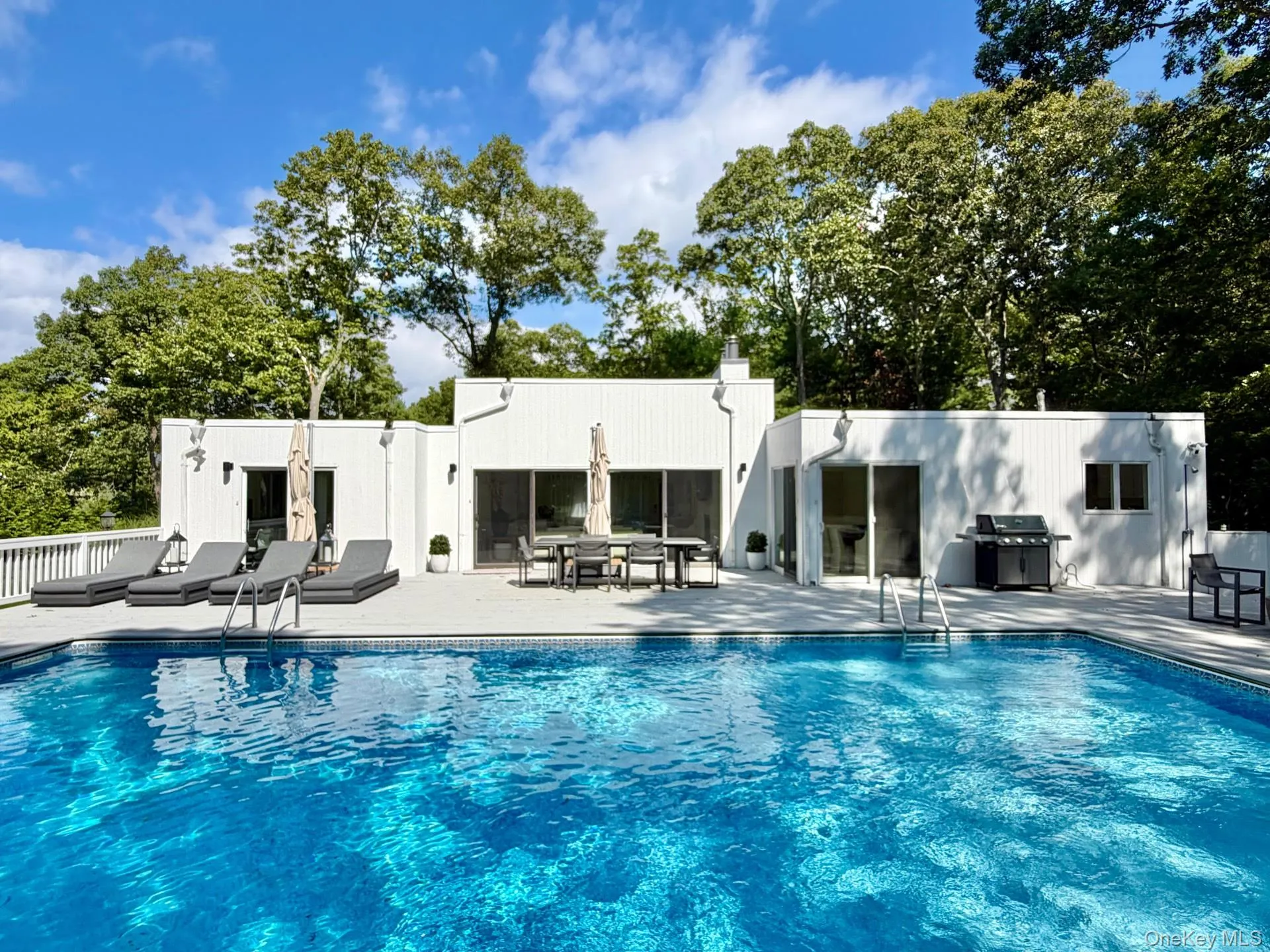 3 Southwood Lane, Southampton, NY, 4 Bedrooms Bedrooms, 7 Rooms Rooms,4 BathroomsBathrooms,Residential Lease,For Rent,Southwood,0,954328 3 Southwood Lane, Southampton, NY, 4 Bedrooms Bedrooms, 7 Rooms Rooms,4 BathroomsBathrooms,Residential Lease,For Rent,Southwood,0,954328