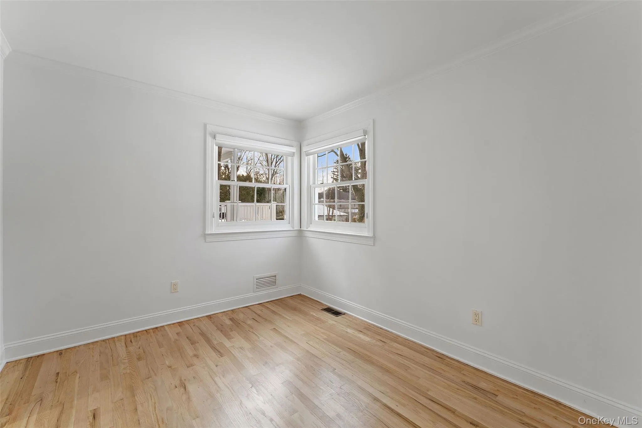 Multi-functional first floor room with ensuite full bathroom Multi-functional first floor room with ensuite full bathroom