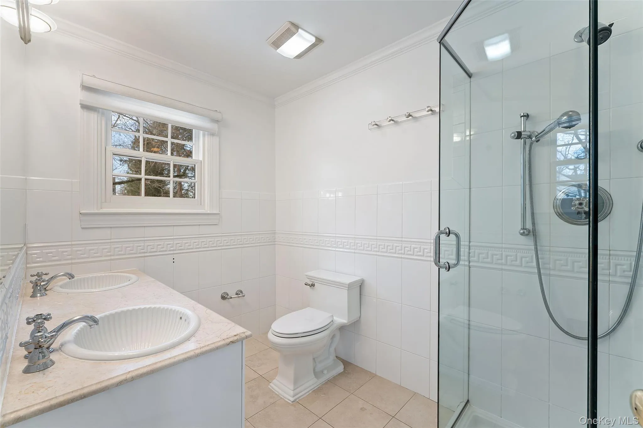 Ensuite full bath, first floor Ensuite full bath, first floor