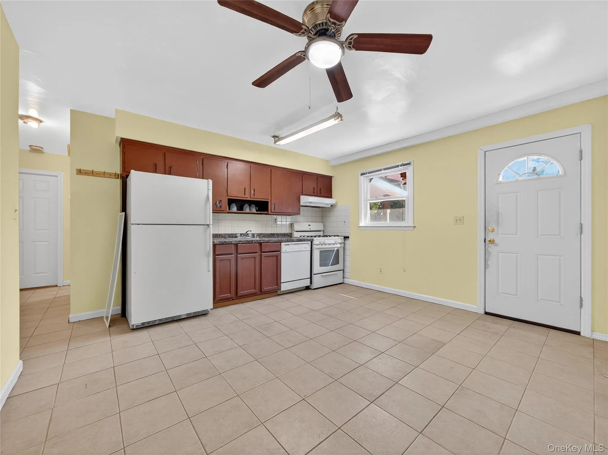 37 Carnation Drive, Clarkstown, NY, 2 Bedrooms Bedrooms, 4 Rooms Rooms,1 BathroomBathrooms,Residential Lease,Idx,Carnation,0,954512 37 Carnation Drive, Clarkstown, NY, 2 Bedrooms Bedrooms, 4 Rooms Rooms,1 BathroomBathrooms,Residential Lease,Idx,Carnation,0,954512