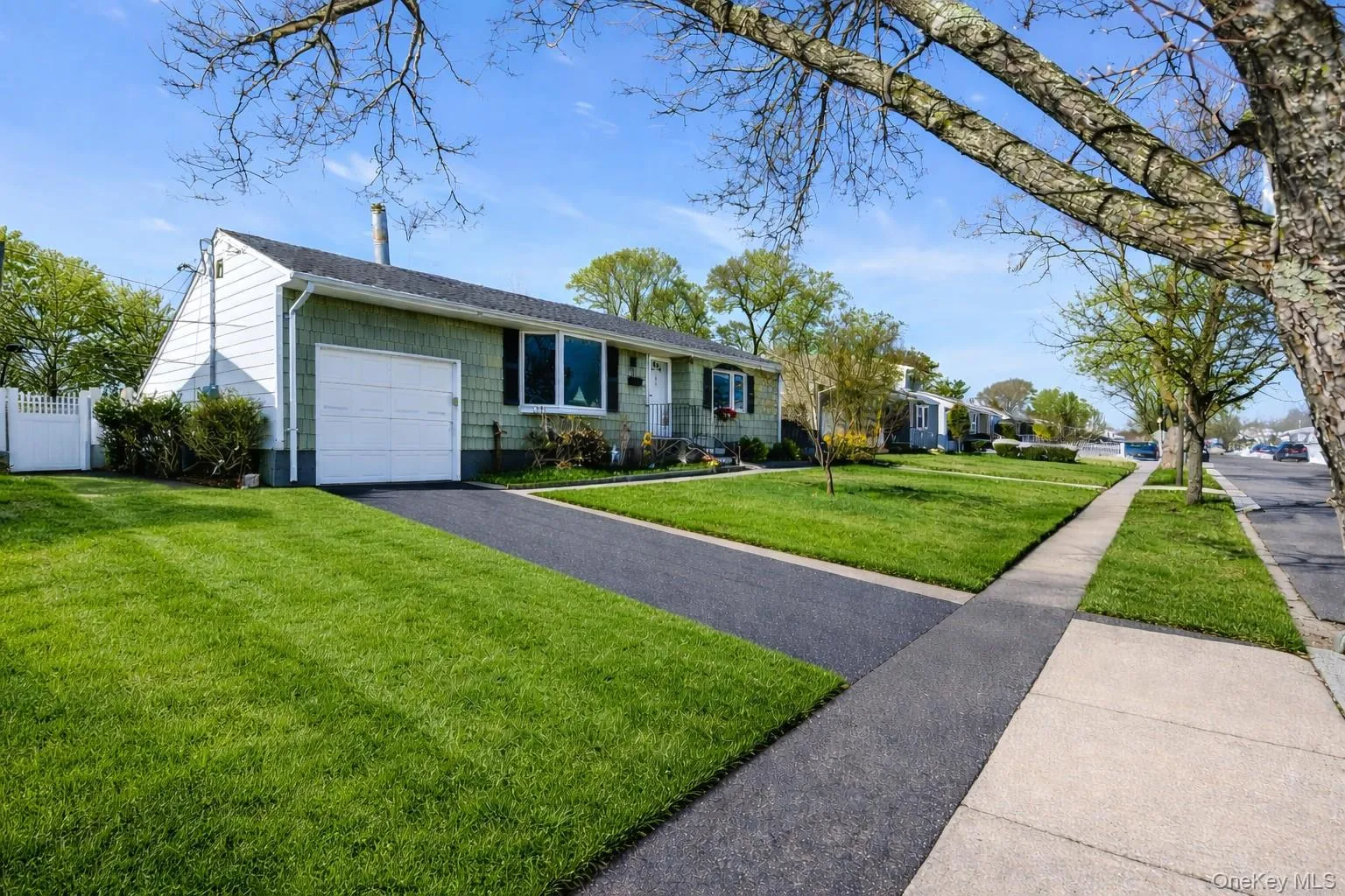 53 Calvert Avenue, Huntington, NY, 3 Bedrooms Bedrooms, 5 Rooms Rooms,1 BathroomBathrooms,Residential,For Rent,Calvert,0,954514 53 Calvert Avenue, Huntington, NY, 3 Bedrooms Bedrooms, 5 Rooms Rooms,1 BathroomBathrooms,Residential,For Rent,Calvert,0,954514