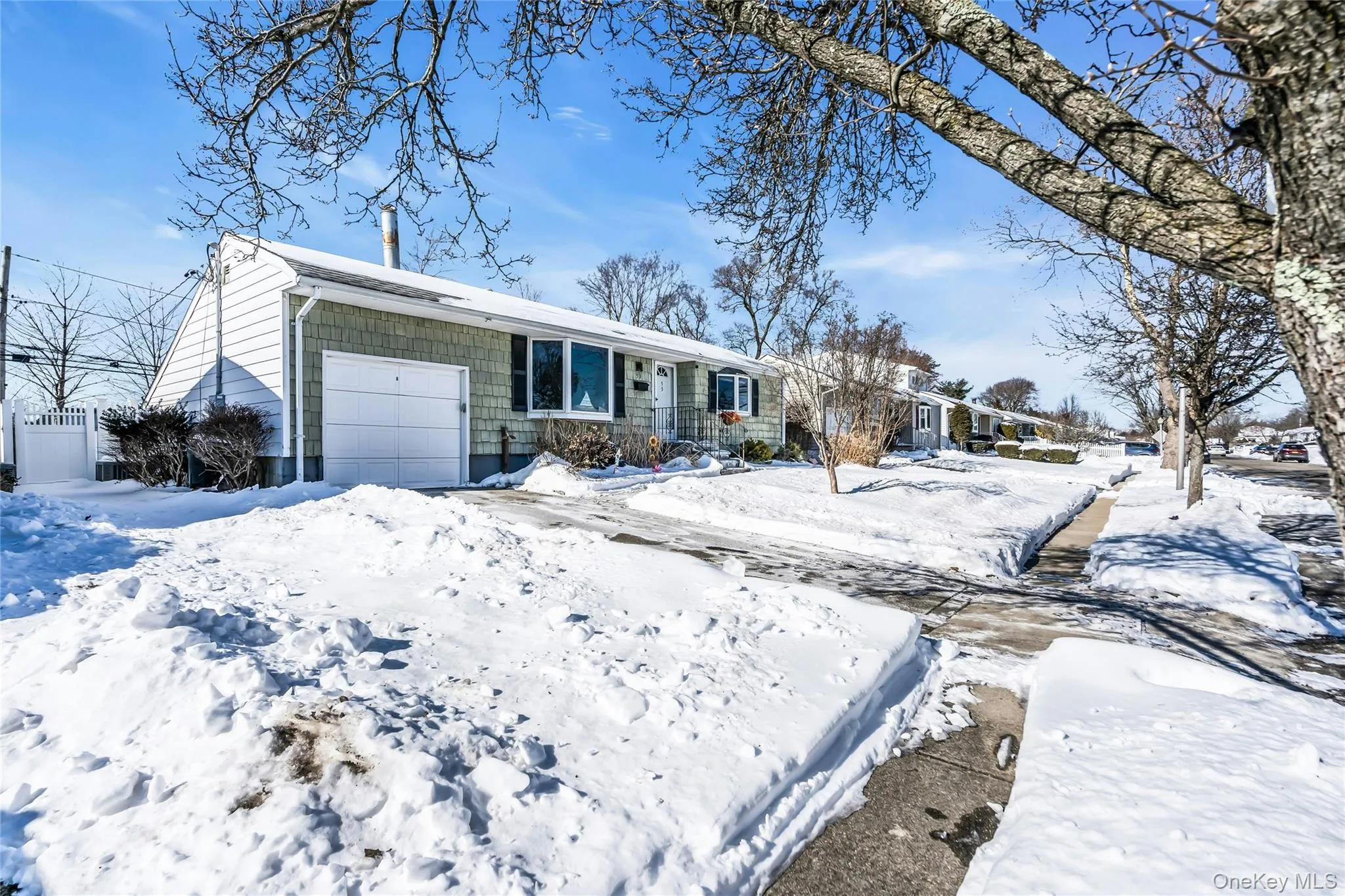 53 Calvert Avenue, Huntington, NY, 3 Bedrooms Bedrooms, 5 Rooms Rooms,1 BathroomBathrooms,Residential,For Rent,Calvert,0,954514 53 Calvert Avenue, Huntington, NY, 3 Bedrooms Bedrooms, 5 Rooms Rooms,1 BathroomBathrooms,Residential,For Rent,Calvert,0,954514