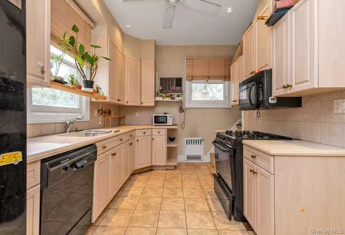 38-19 223rd St, New York, NY, 7 Bedrooms Bedrooms, 13 Rooms Rooms,3 BathroomsBathrooms,Residential,For Rent,223rd St,0,954524 38-19 223rd St, New York, NY, 7 Bedrooms Bedrooms, 13 Rooms Rooms,3 BathroomsBathrooms,Residential,For Rent,223rd St,0,954524