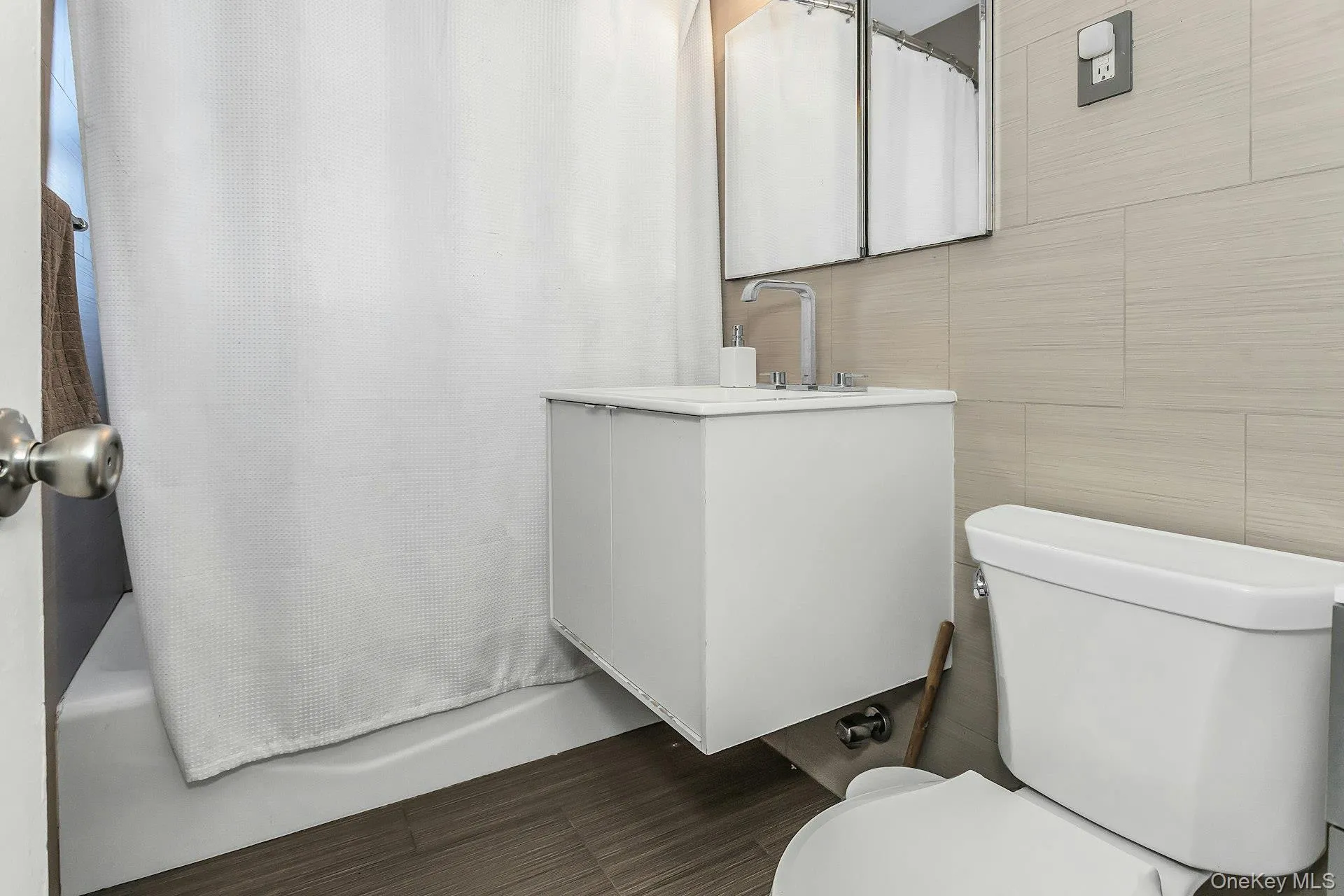 219-57 74th Avenue, New York, NY, 2 Bedrooms Bedrooms, 4 Rooms Rooms,1 BathroomBathrooms,Residential,For Rent,74th,0,954536 219-57 74th Avenue, New York, NY, 2 Bedrooms Bedrooms, 4 Rooms Rooms,1 BathroomBathrooms,Residential,For Rent,74th,0,954536