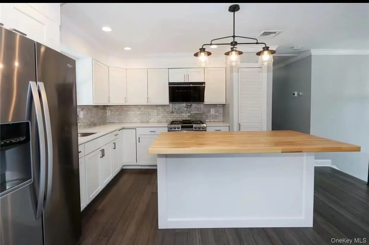 335 Gillette Street, Huntington, NY, 2 Bedrooms Bedrooms, 2 Rooms Rooms,2 BathroomsBathrooms,Residential Lease,Idx,Gillette,0,954559 335 Gillette Street, Huntington, NY, 2 Bedrooms Bedrooms, 2 Rooms Rooms,2 BathroomsBathrooms,Residential Lease,Idx,Gillette,0,954559