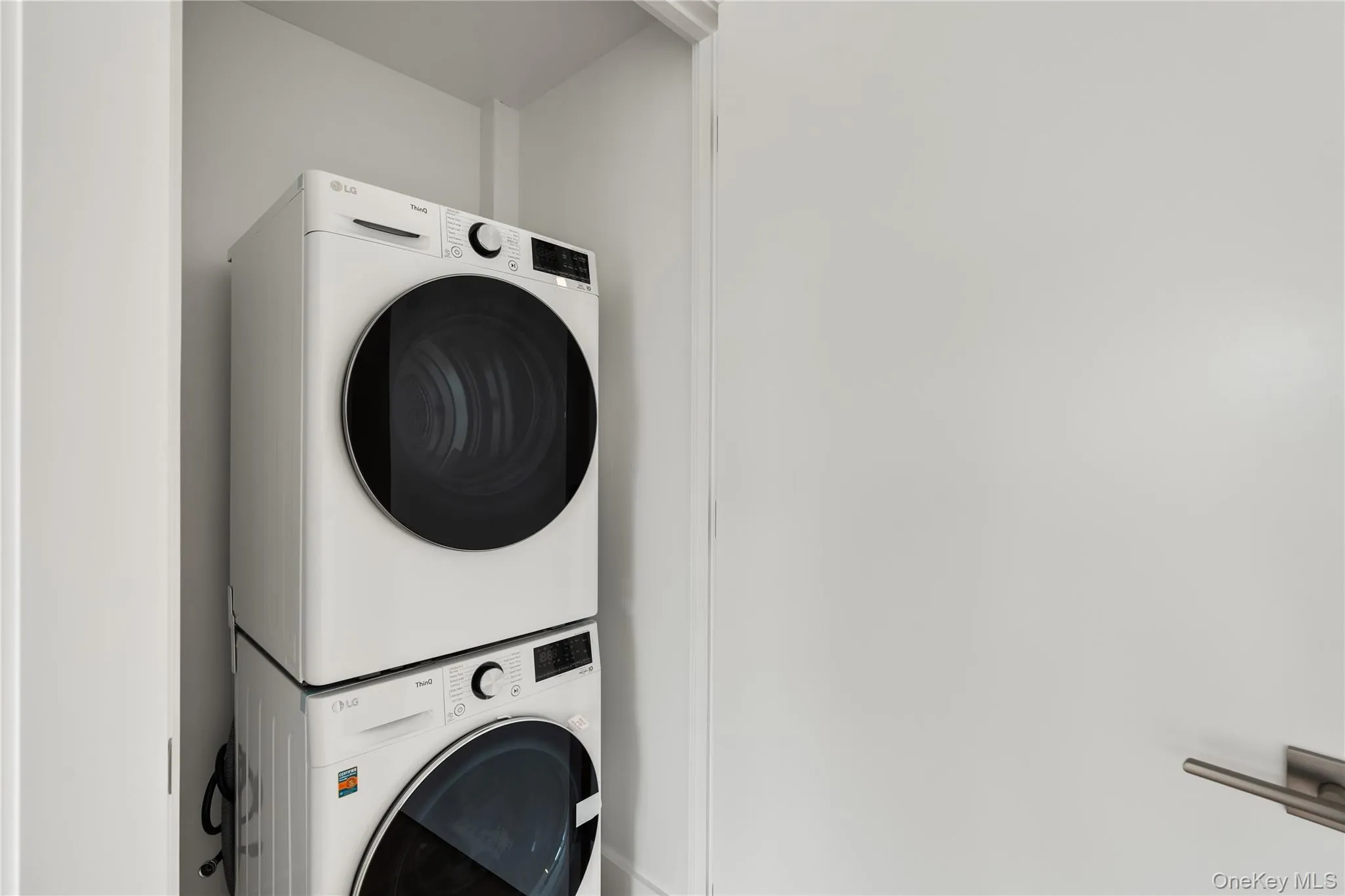 10 Lyon Place, White Plains, NY, 2 Rooms Rooms,1 BathroomBathrooms,Residential Lease,Idx,Lyon,0,954579 10 Lyon Place, White Plains, NY, 2 Rooms Rooms,1 BathroomBathrooms,Residential Lease,Idx,Lyon,0,954579