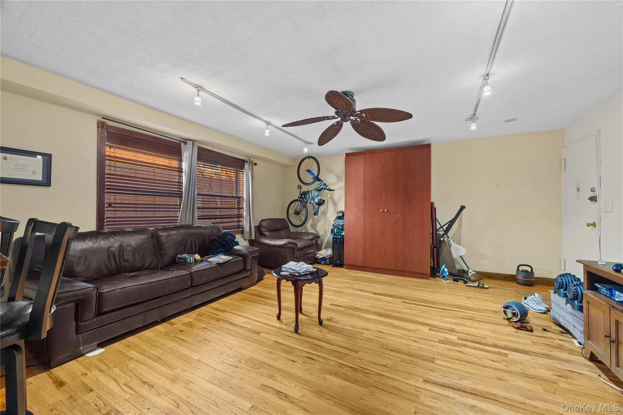 6291 Broadway, New York, NY, 3 Rooms Rooms,1 BathroomBathrooms,Residential,For Rent,Broadway,0,954598 6291 Broadway, New York, NY, 3 Rooms Rooms,1 BathroomBathrooms,Residential,For Rent,Broadway,0,954598