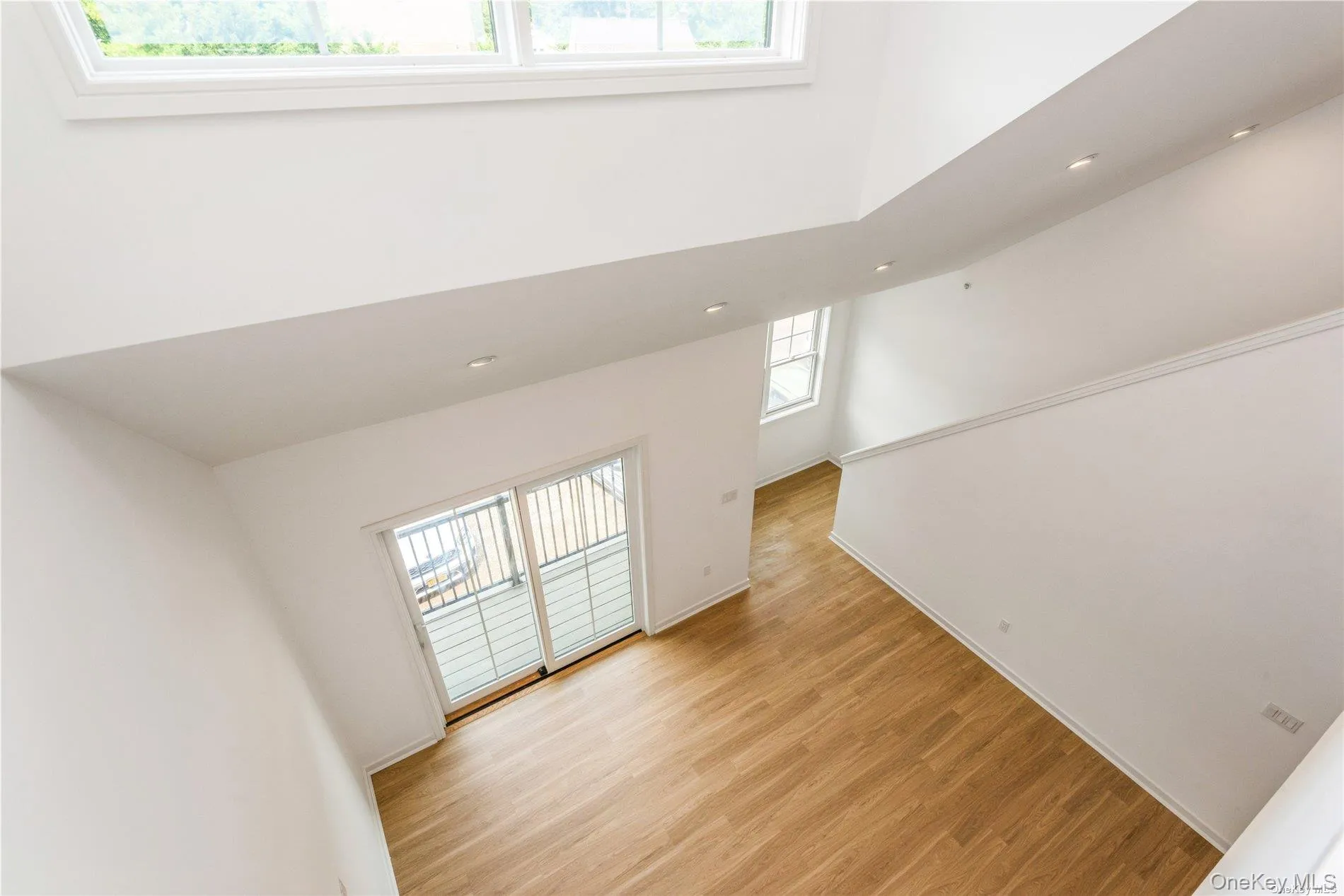 Images are from a model unit and are for illustrative purposes only. Actual apartment finishes and layout may vary. Images are from a model unit and are for illustrative purposes only. Actual apartment finishes and layout may vary.