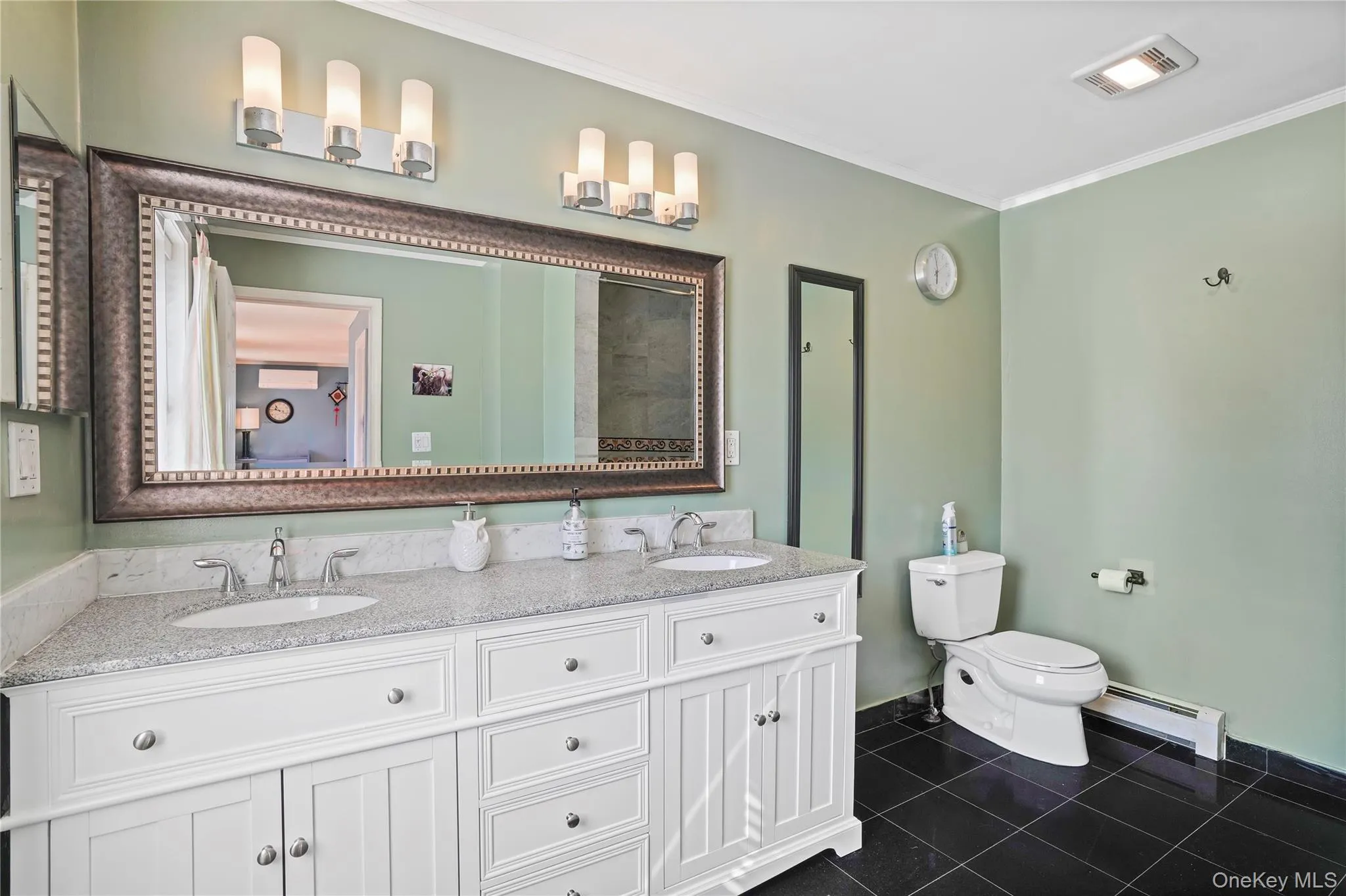 En Suite Primary Bathroom With Dual Vanity En Suite Primary Bathroom With Dual Vanity