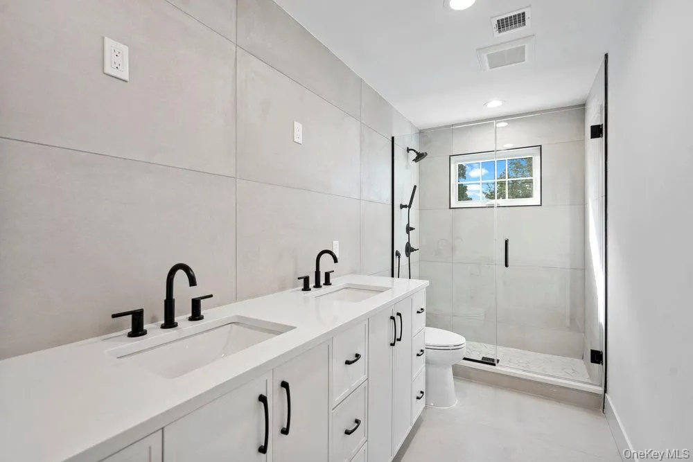 8 Violet Avenue, Oyster Bay, NY, 5 Bedrooms Bedrooms, 9 Rooms Rooms,4 BathroomsBathrooms,Residential,For Rent,Violet,0,954668 8 Violet Avenue, Oyster Bay, NY, 5 Bedrooms Bedrooms, 9 Rooms Rooms,4 BathroomsBathrooms,Residential,For Rent,Violet,0,954668
