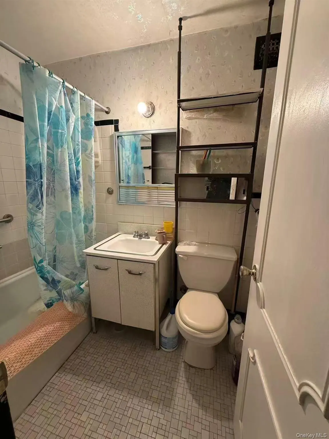 9230 56 Avenue, New York, NY, 2 Bedrooms Bedrooms, 6 Rooms Rooms,1 BathroomBathrooms,Residential,For Rent,56,0,954713 9230 56 Avenue, New York, NY, 2 Bedrooms Bedrooms, 6 Rooms Rooms,1 BathroomBathrooms,Residential,For Rent,56,0,954713