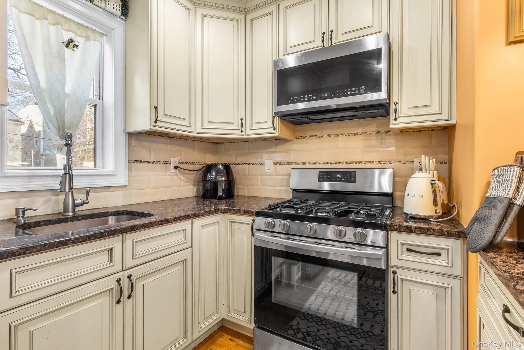 11748 140th Street, New York, NY, 4 Bedrooms Bedrooms, 6 Rooms Rooms,3 BathroomsBathrooms,Residential,For Rent,140th,0,954758 11748 140th Street, New York, NY, 4 Bedrooms Bedrooms, 6 Rooms Rooms,3 BathroomsBathrooms,Residential,For Rent,140th,0,954758