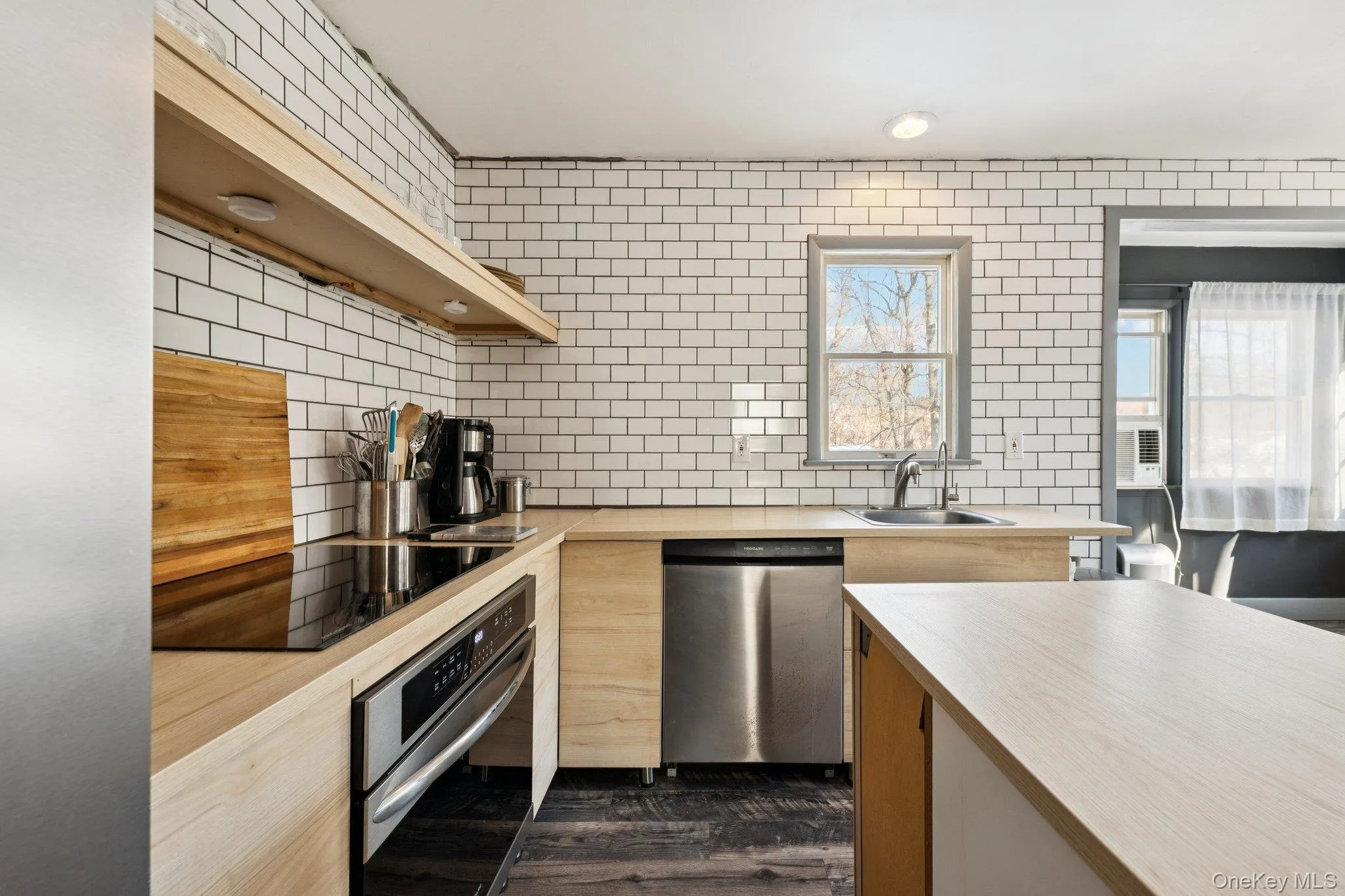 176 Maple Avenue, Southampton, NY, 2 Bedrooms Bedrooms, 5 Rooms Rooms,1 BathroomBathrooms,Residential,For Rent,Maple,0,954761 176 Maple Avenue, Southampton, NY, 2 Bedrooms Bedrooms, 5 Rooms Rooms,1 BathroomBathrooms,Residential,For Rent,Maple,0,954761