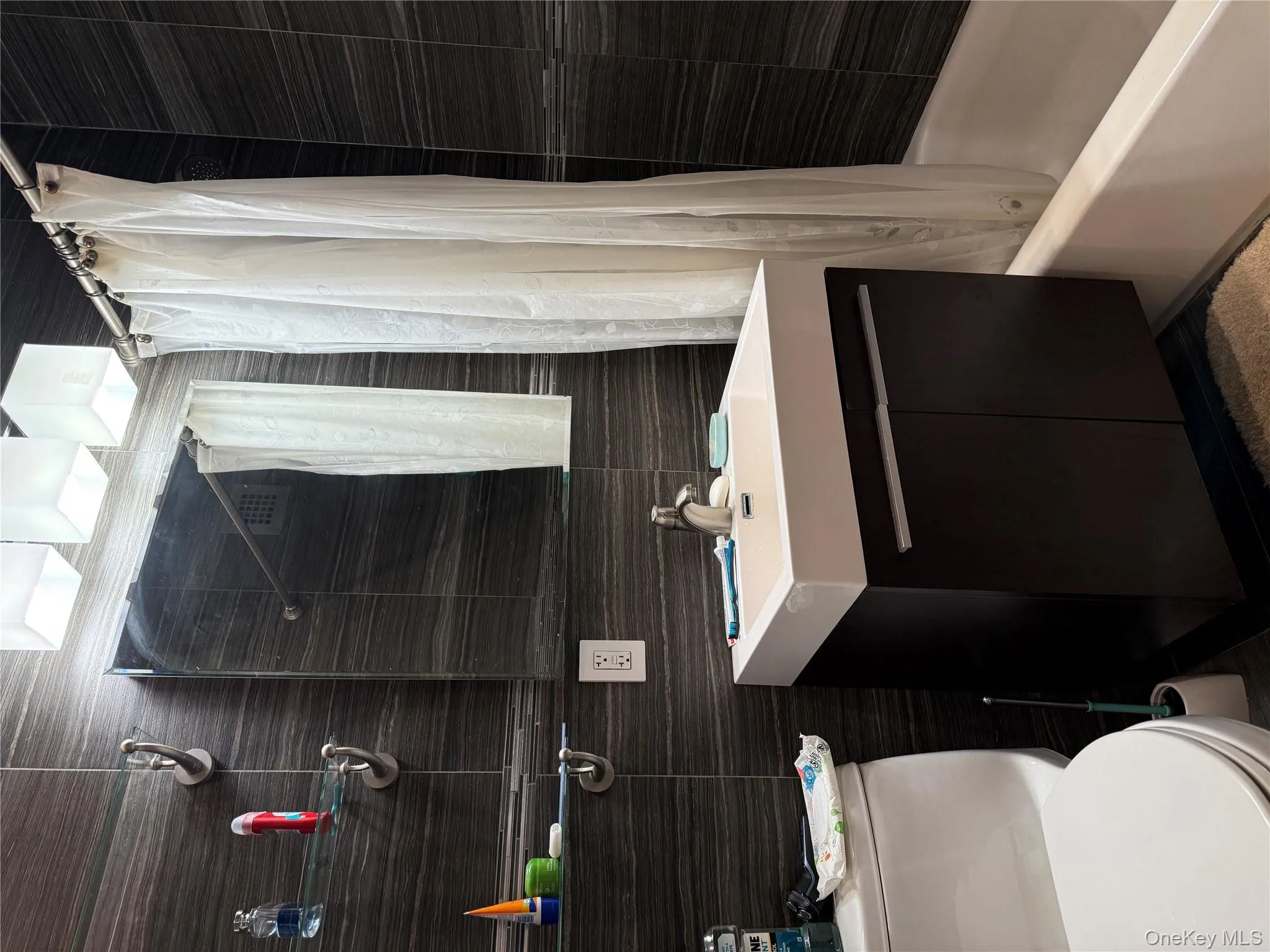 61-20 Grand Central Parkway, New York, NY, 2 Bedrooms Bedrooms, 4 Rooms Rooms,1 BathroomBathrooms,Residential Lease,Idx,Grand Central,0,954774 61-20 Grand Central Parkway, New York, NY, 2 Bedrooms Bedrooms, 4 Rooms Rooms,1 BathroomBathrooms,Residential Lease,Idx,Grand Central,0,954774