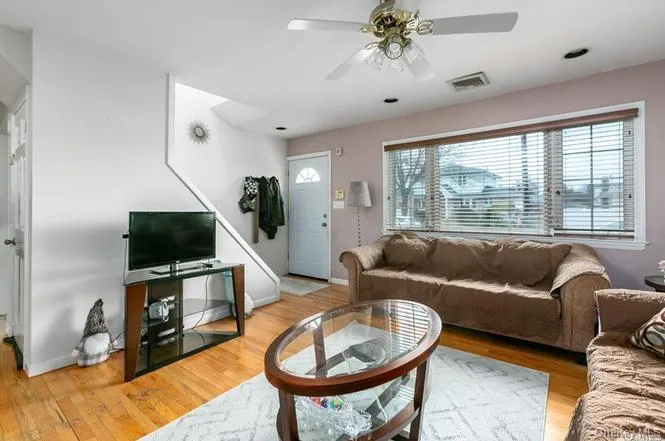 250 Rutherford Avenue, Oyster Bay, NY, 4 Bedrooms Bedrooms, 8 Rooms Rooms,2 BathroomsBathrooms,Residential Lease,Idx,Rutherford,0,954797 250 Rutherford Avenue, Oyster Bay, NY, 4 Bedrooms Bedrooms, 8 Rooms Rooms,2 BathroomsBathrooms,Residential Lease,Idx,Rutherford,0,954797