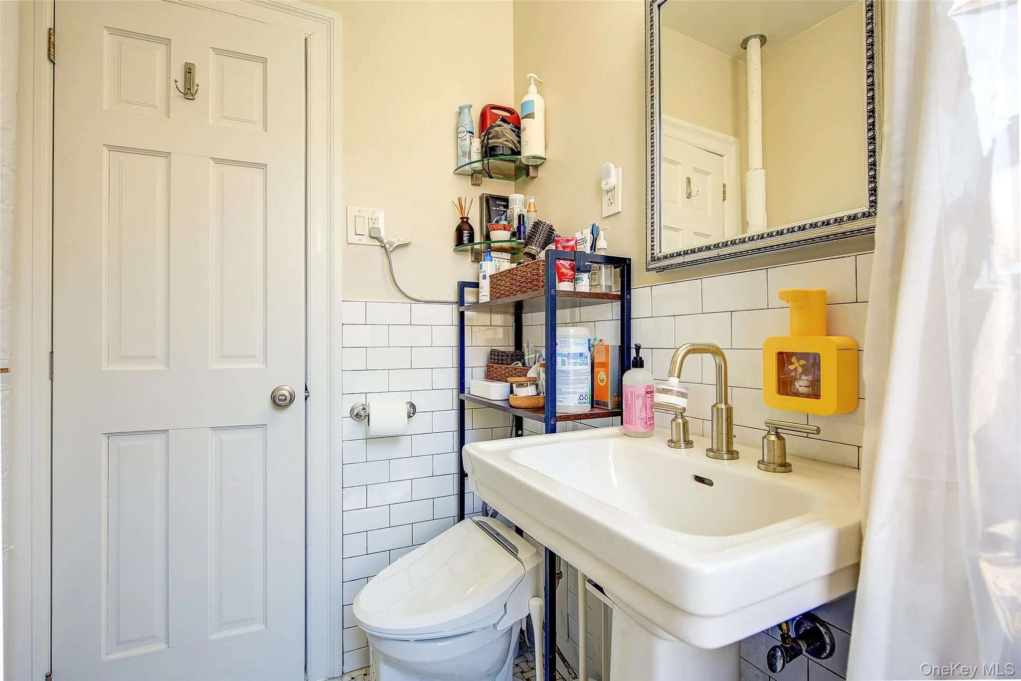 91-10 34th Avenue, New York, NY, 2 Bedrooms Bedrooms, 5 Rooms Rooms,1 BathroomBathrooms,Residential,For Rent,34th,0,954827 91-10 34th Avenue, New York, NY, 2 Bedrooms Bedrooms, 5 Rooms Rooms,1 BathroomBathrooms,Residential,For Rent,34th,0,954827