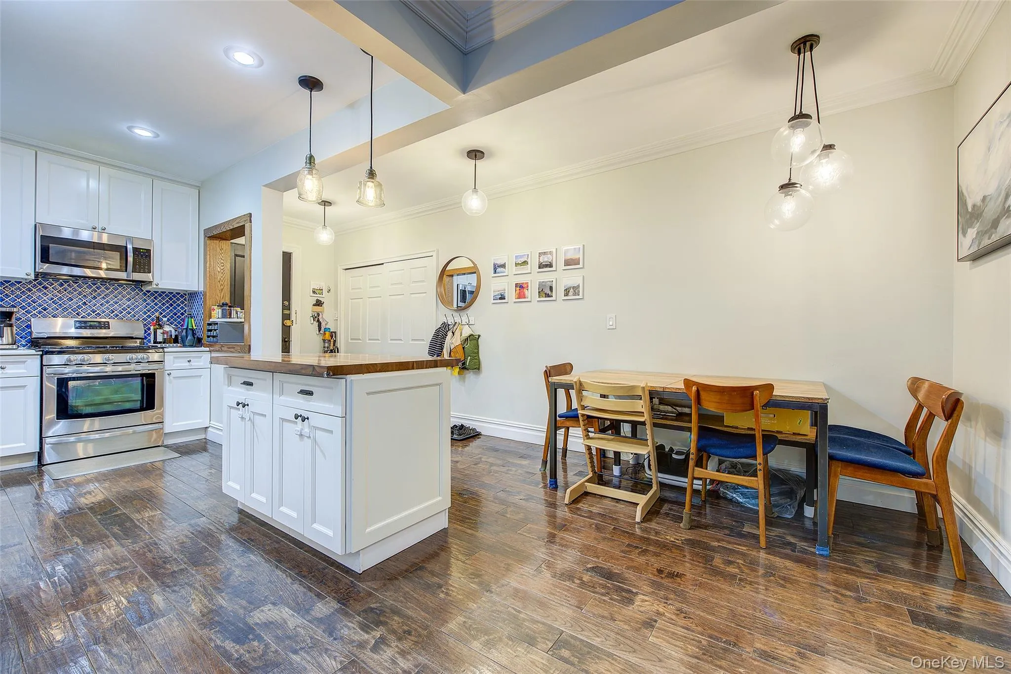 91-10 34th Avenue, New York, NY, 2 Bedrooms Bedrooms, 5 Rooms Rooms,1 BathroomBathrooms,Residential,For Rent,34th,0,954827 91-10 34th Avenue, New York, NY, 2 Bedrooms Bedrooms, 5 Rooms Rooms,1 BathroomBathrooms,Residential,For Rent,34th,0,954827