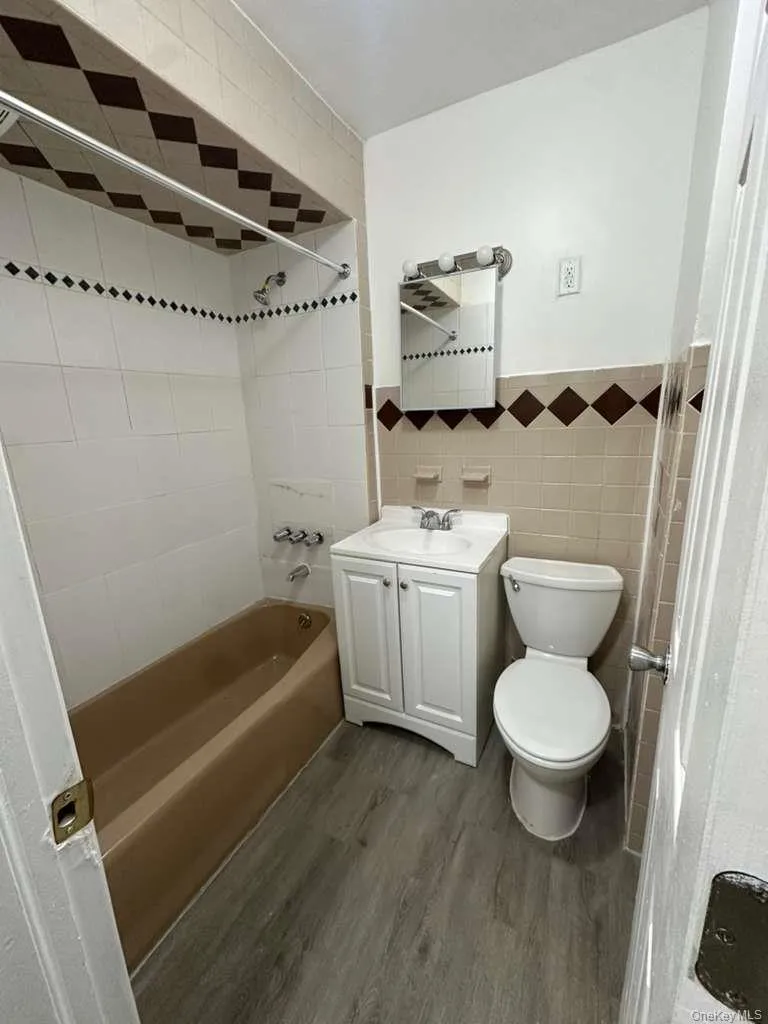 2026 Ryer Avenue, New York, NY, 3 Bedrooms Bedrooms, 7 Rooms Rooms,1 BathroomBathrooms,Residential Lease,Idx,Ryer,0,954876 2026 Ryer Avenue, New York, NY, 3 Bedrooms Bedrooms, 7 Rooms Rooms,1 BathroomBathrooms,Residential Lease,Idx,Ryer,0,954876