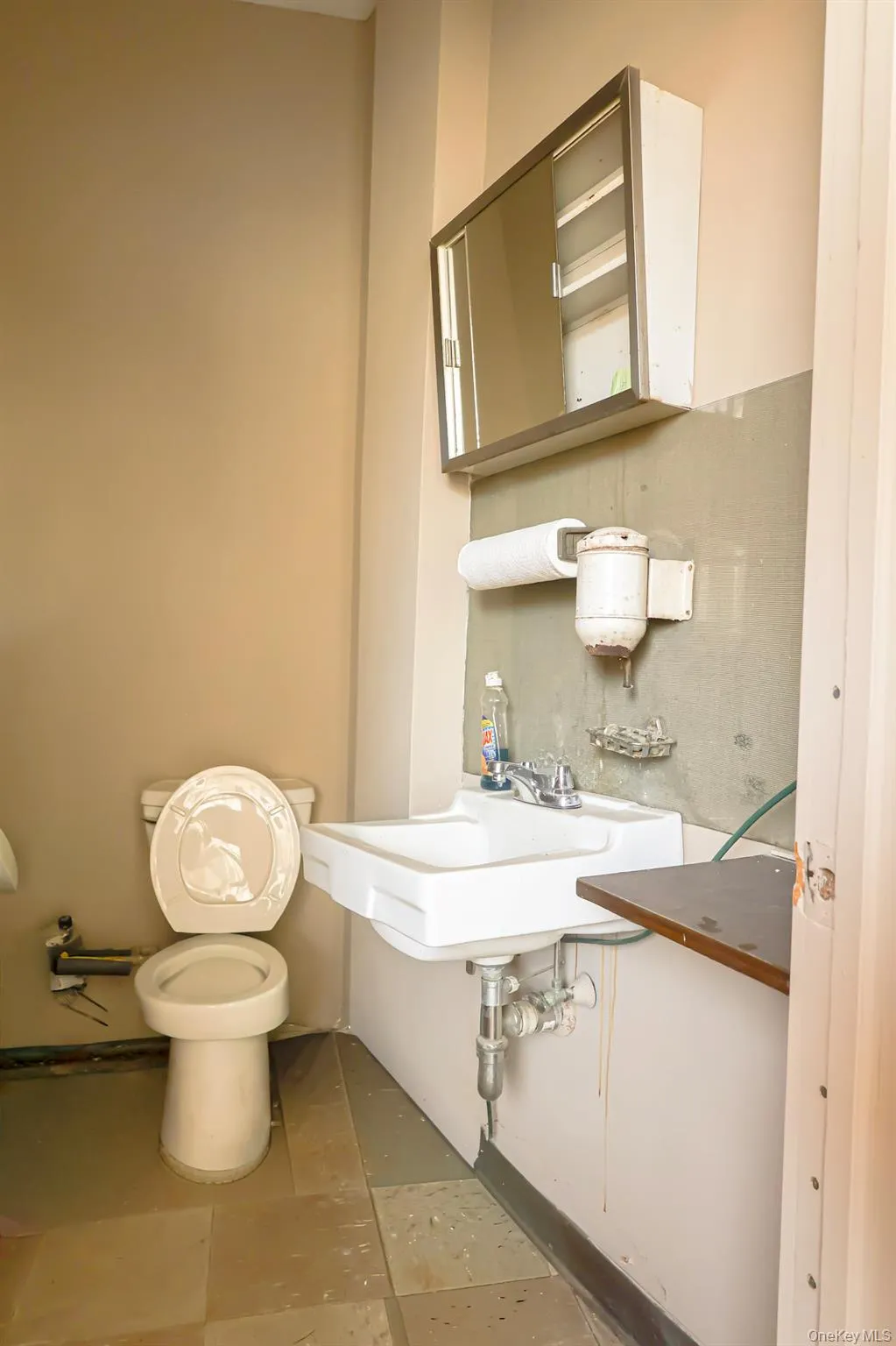 415 Clinton Street, Hempstead, NY, ,Commercial Lease,For Rent,Clinton,0,954925 415 Clinton Street, Hempstead, NY, ,Commercial Lease,For Rent,Clinton,0,954925