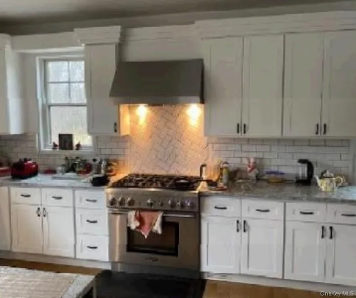 67 Squiretown Road, Southampton, New York 11946